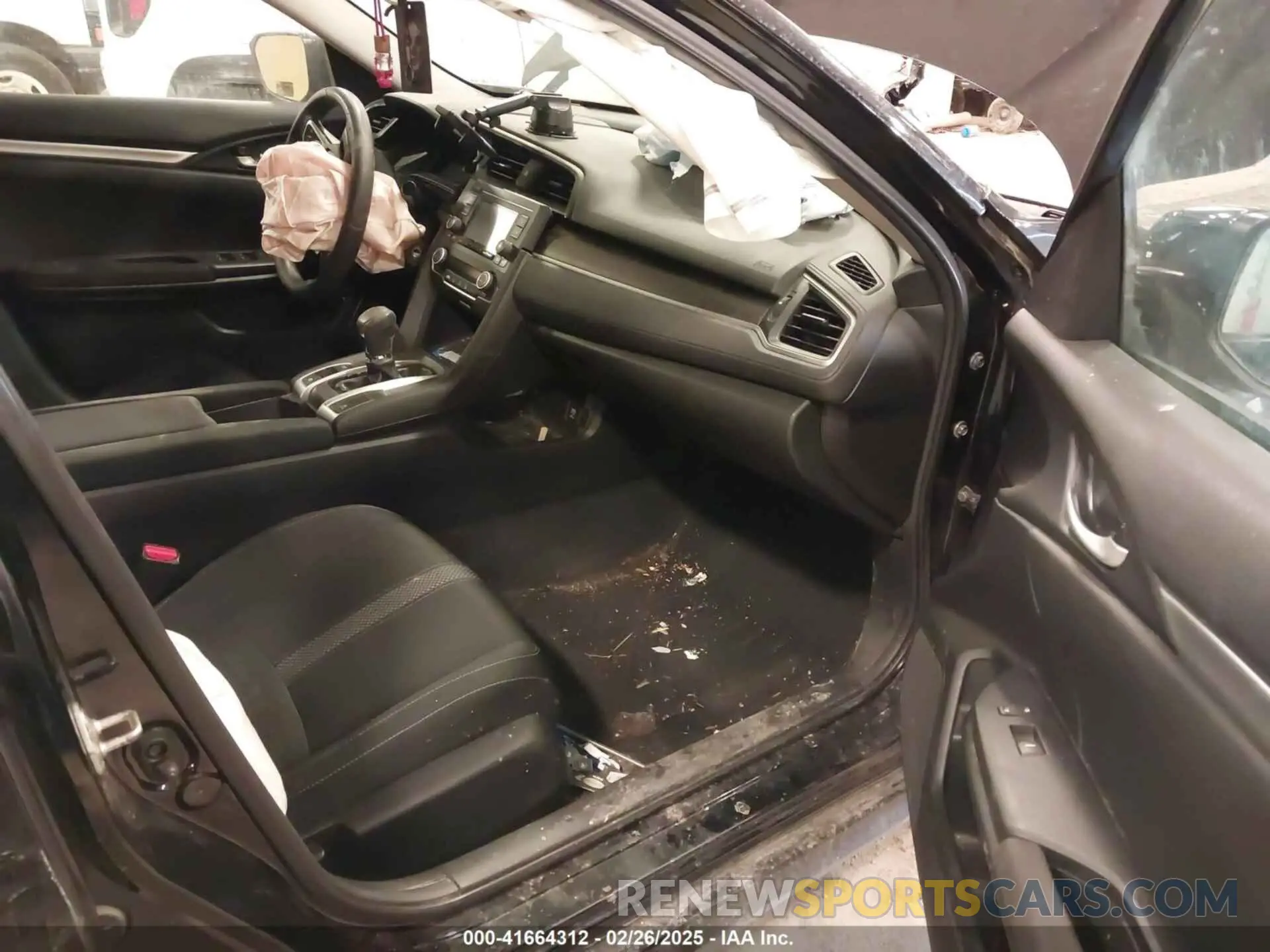 5 Photograph of a damaged car 2HGFC2F69KH555697 HONDA CIVIC 2019