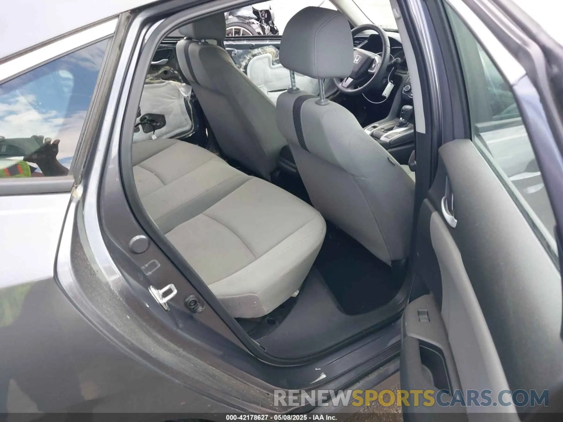 8 Photograph of a damaged car 2HGFC2F6XKH502913 HONDA CIVIC 2019