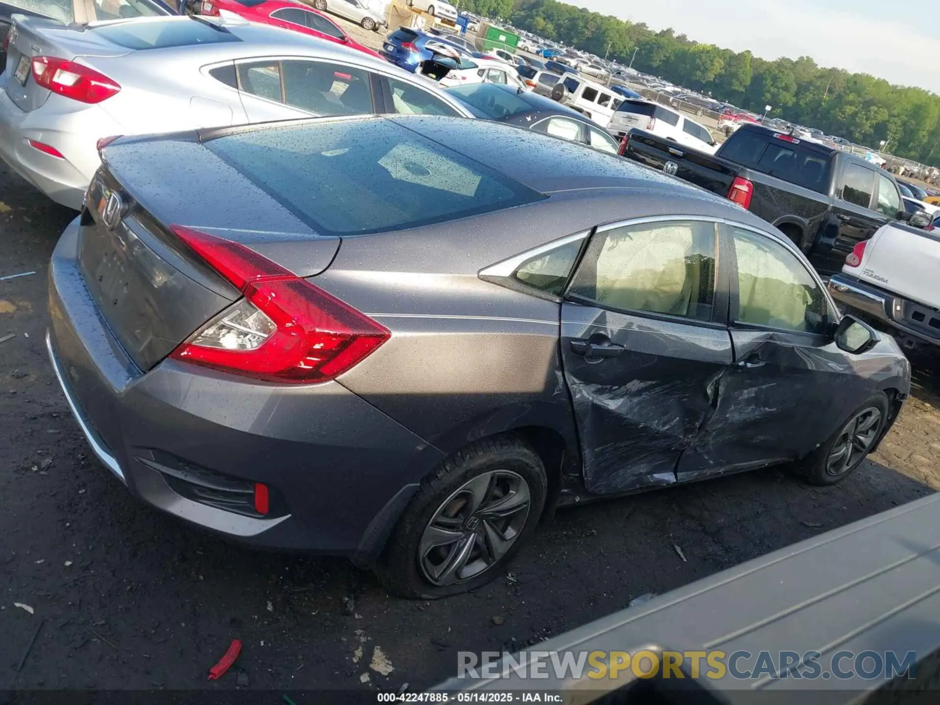 13 Photograph of a damaged car 2HGFC2F6XKH510395 HONDA CIVIC 2019