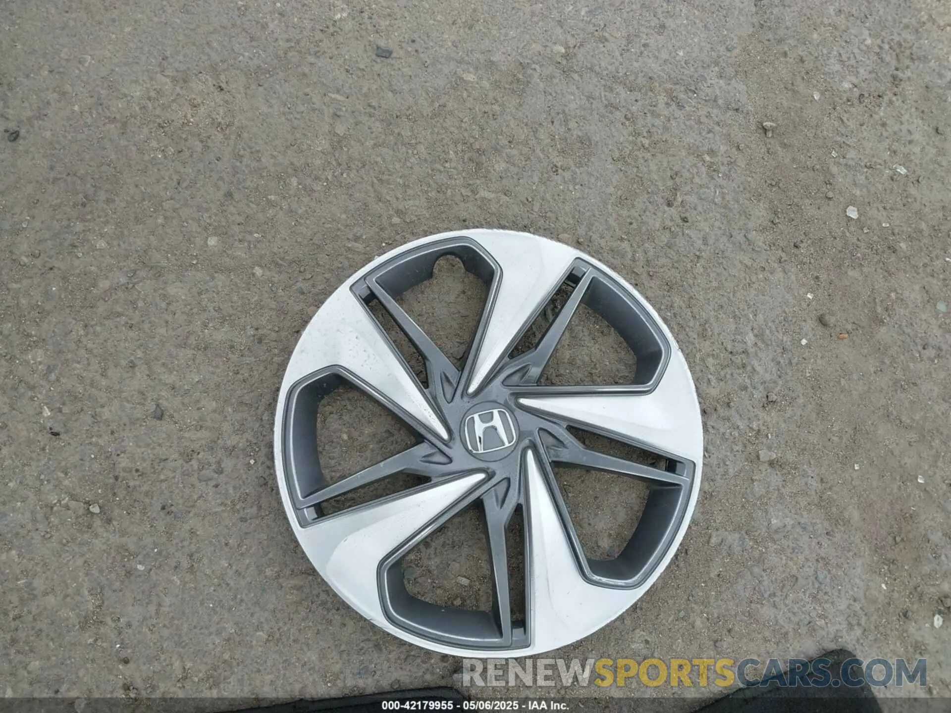 12 Photograph of a damaged car 2HGFC2F6XKH525382 HONDA CIVIC 2019