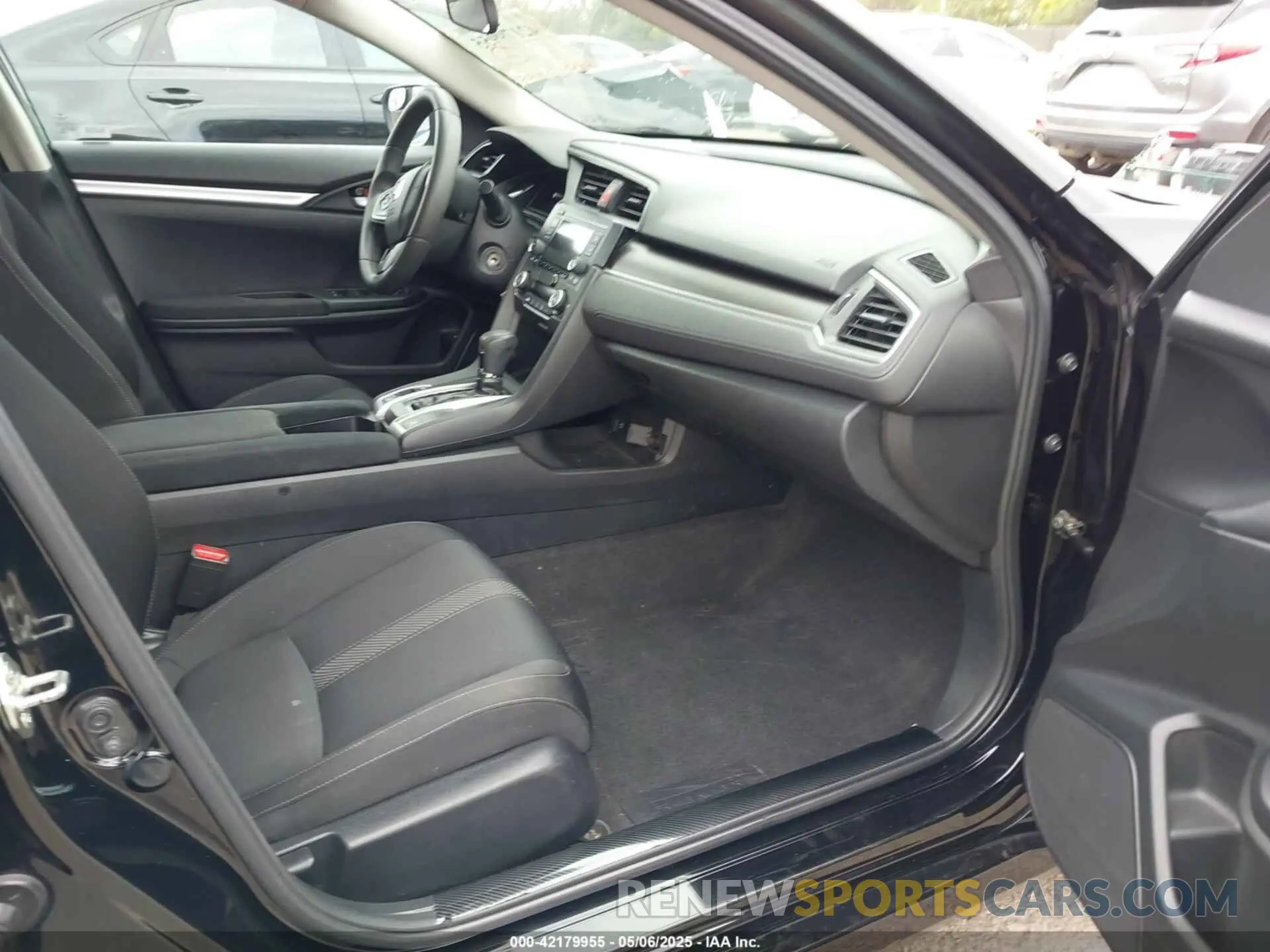 5 Photograph of a damaged car 2HGFC2F6XKH525382 HONDA CIVIC 2019