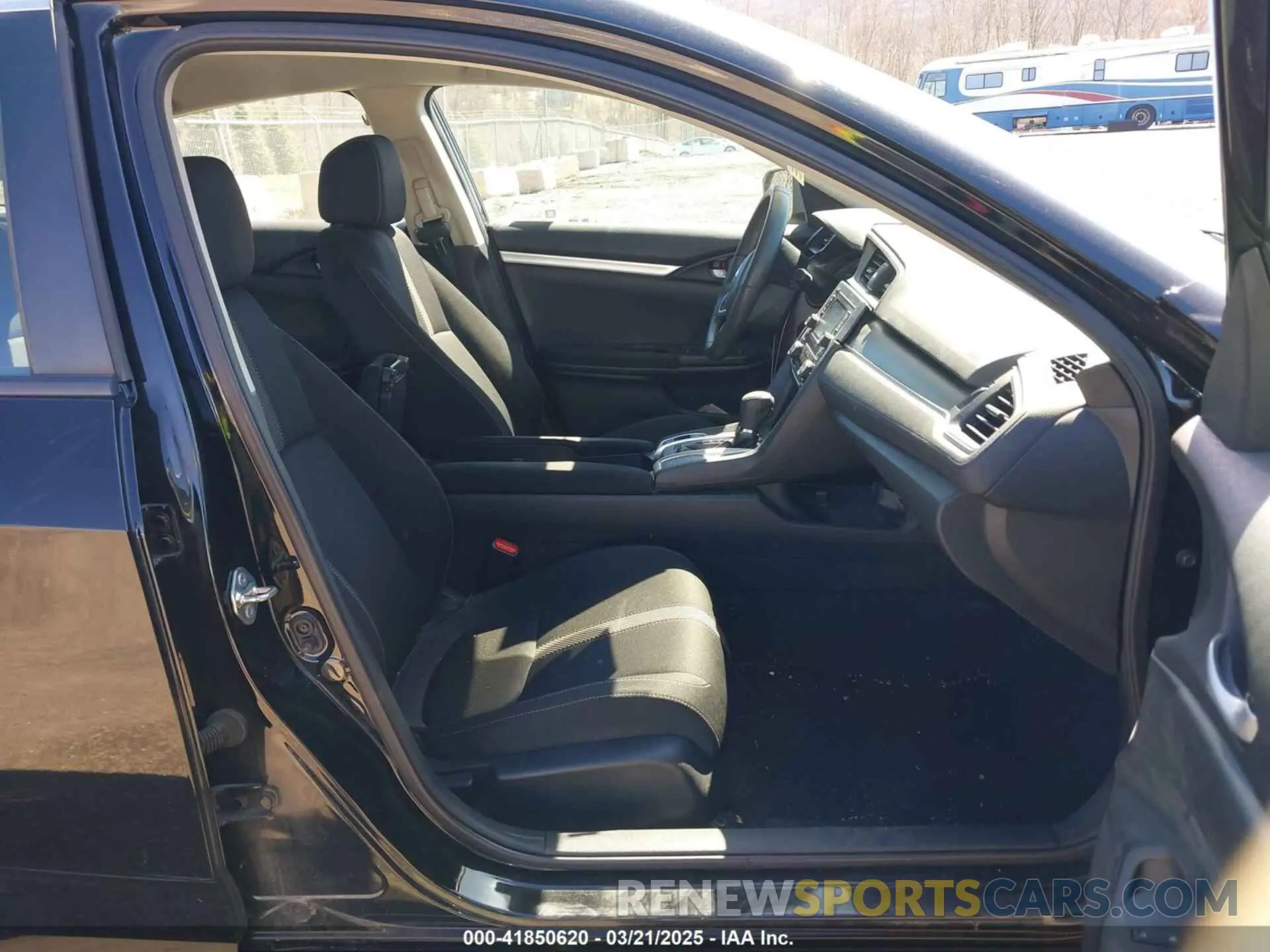 5 Photograph of a damaged car 2HGFC2F6XKH585601 HONDA CIVIC 2019