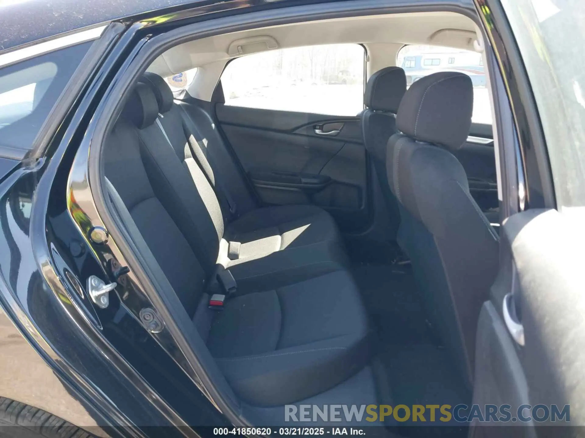 8 Photograph of a damaged car 2HGFC2F6XKH585601 HONDA CIVIC 2019