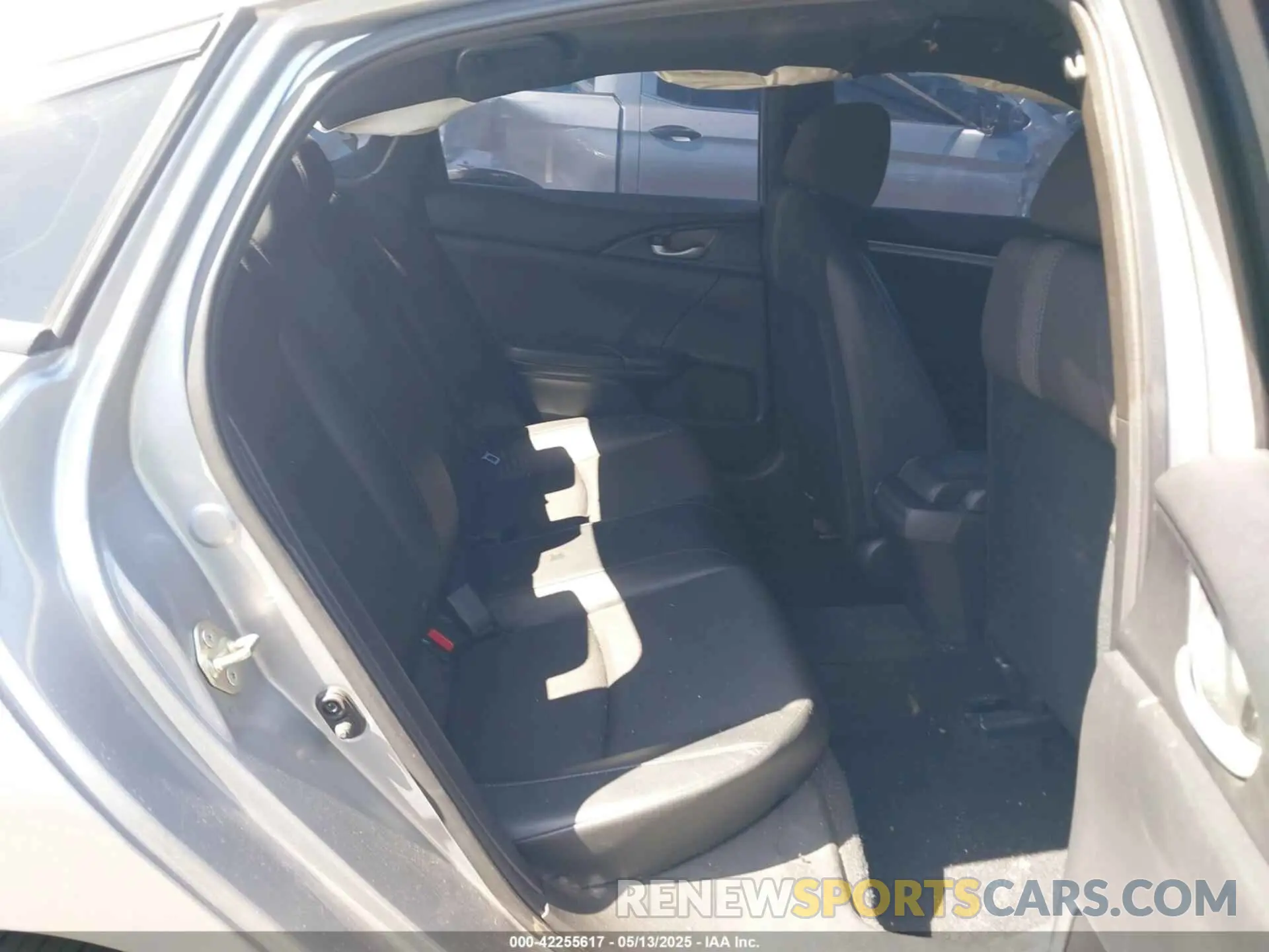 8 Photograph of a damaged car 2HGFC2F80KH600754 HONDA CIVIC 2019