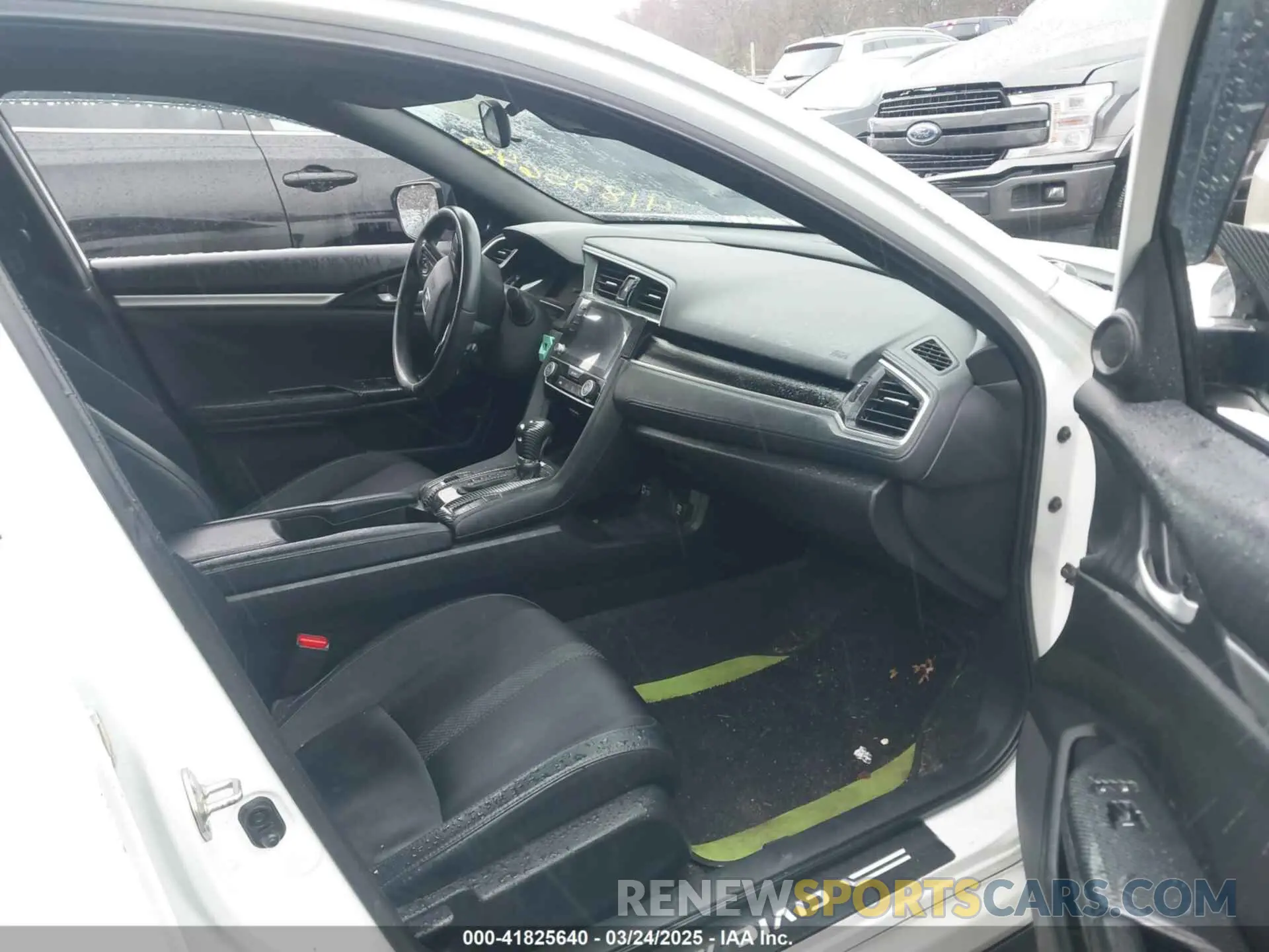 5 Photograph of a damaged car 2HGFC2F80KH605100 HONDA CIVIC 2019