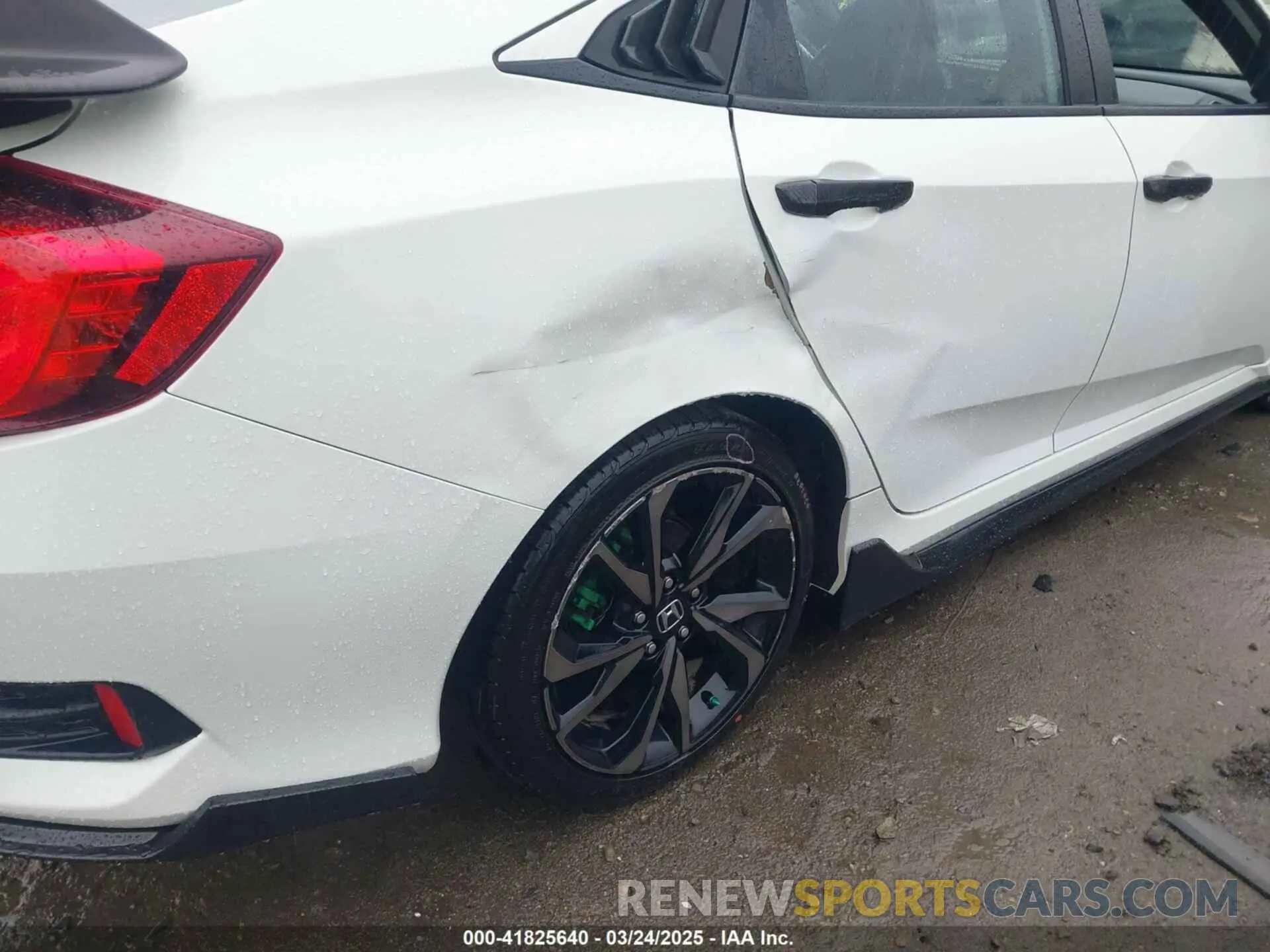 6 Photograph of a damaged car 2HGFC2F80KH605100 HONDA CIVIC 2019