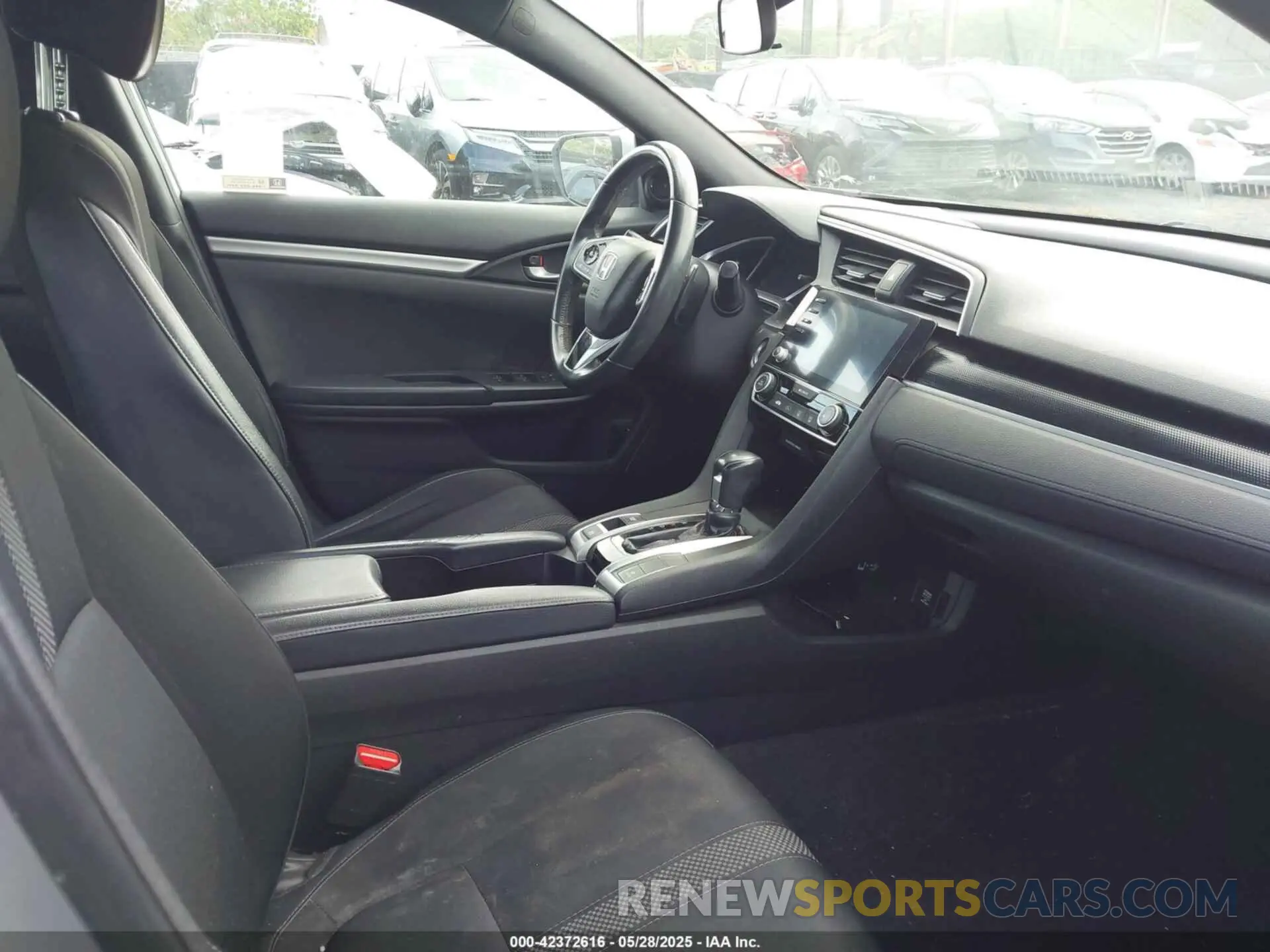 5 Photograph of a damaged car 2HGFC2F81KH512764 HONDA CIVIC 2019