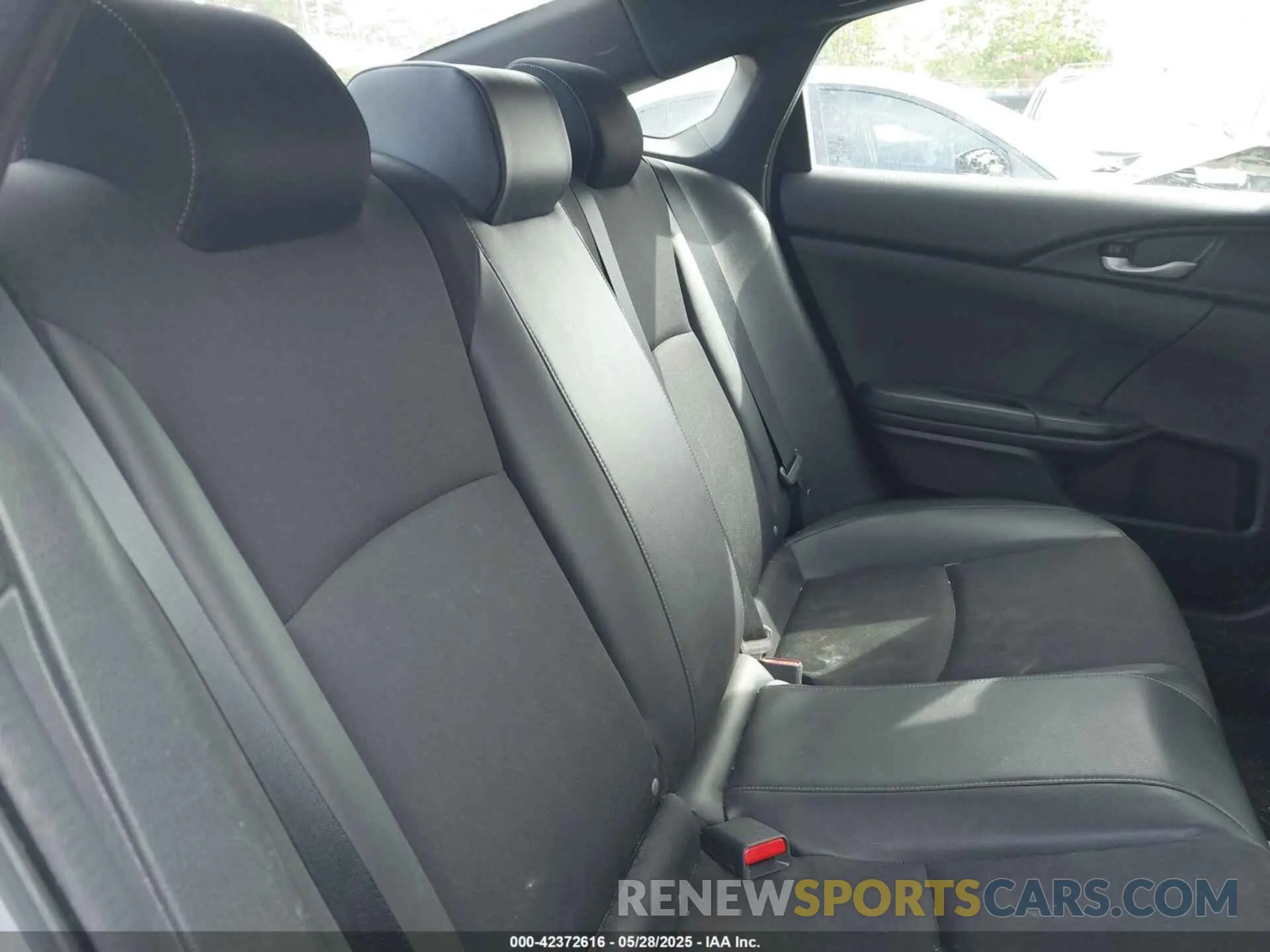 8 Photograph of a damaged car 2HGFC2F81KH512764 HONDA CIVIC 2019