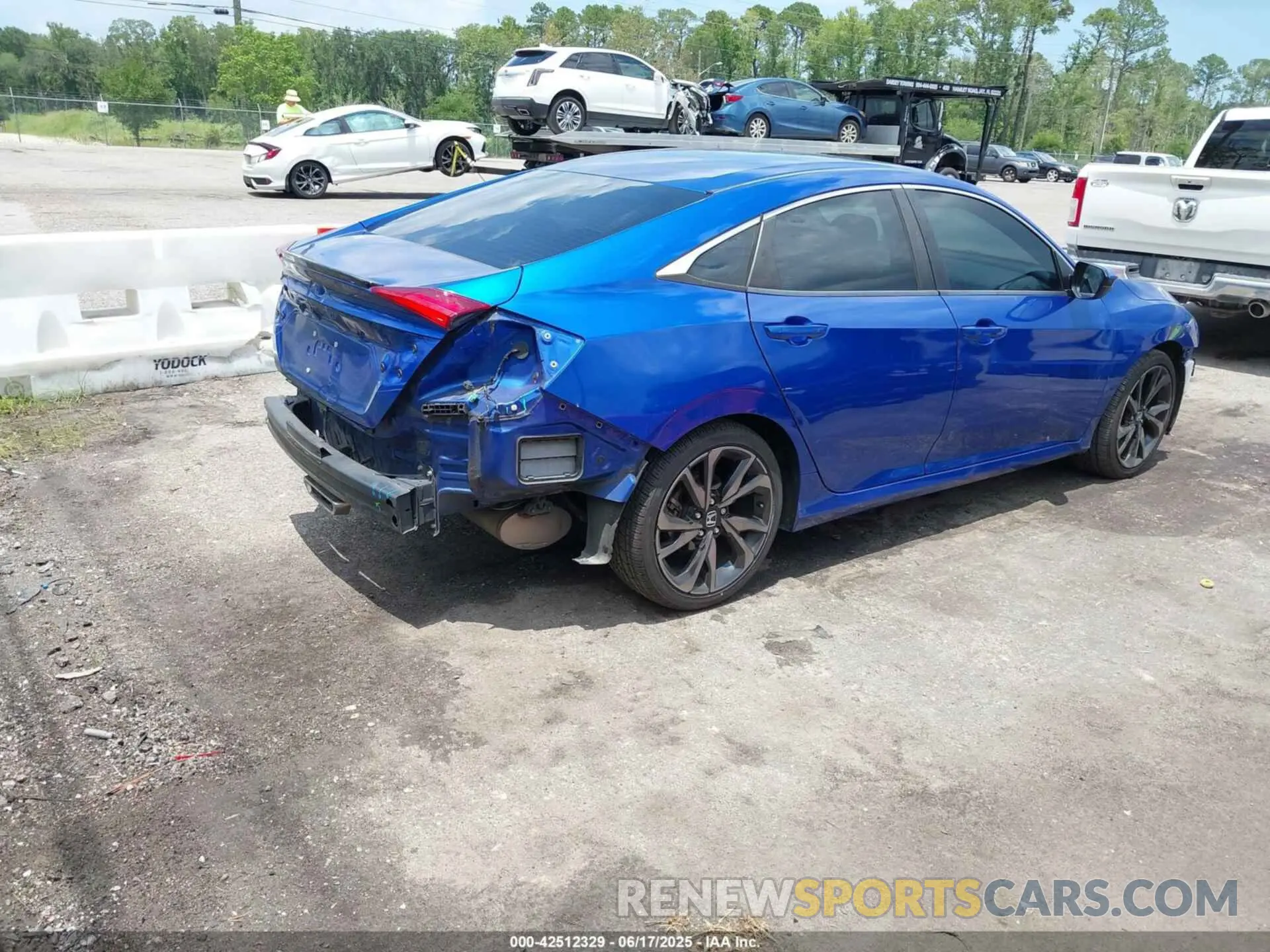 4 Photograph of a damaged car 2HGFC2F81KH513557 HONDA CIVIC 2019
