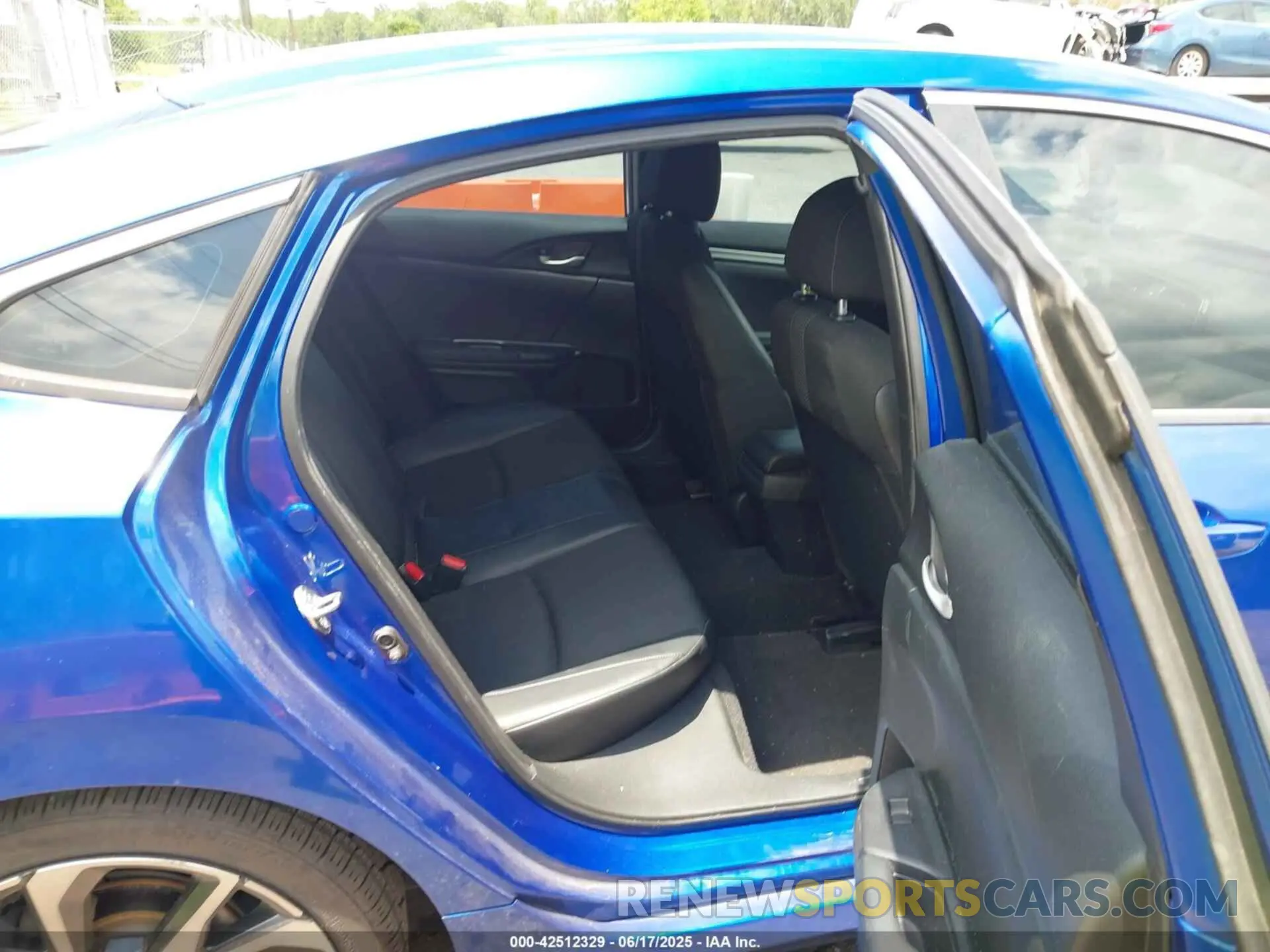 8 Photograph of a damaged car 2HGFC2F81KH513557 HONDA CIVIC 2019