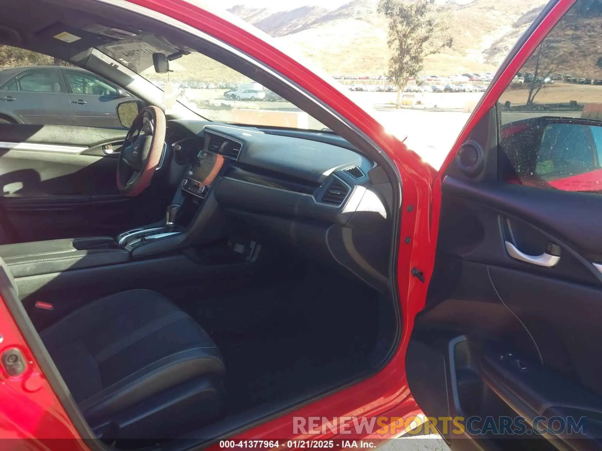 5 Photograph of a damaged car 2HGFC2F81KH538037 HONDA CIVIC 2019