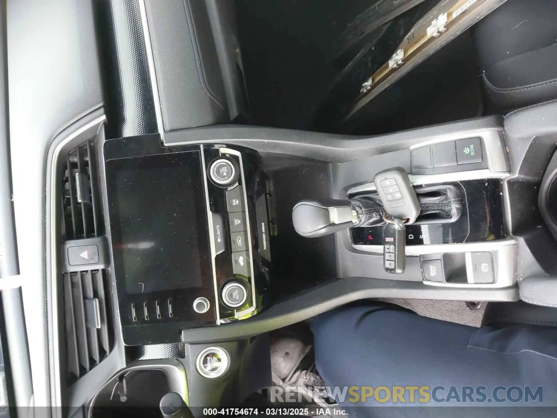 11 Photograph of a damaged car 2HGFC2F81KH543741 HONDA CIVIC 2019
