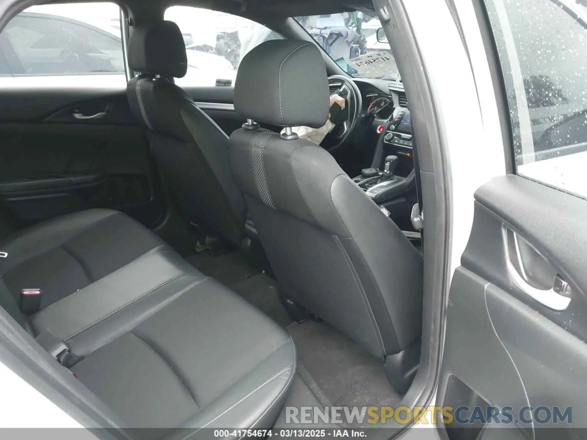 8 Photograph of a damaged car 2HGFC2F81KH543741 HONDA CIVIC 2019