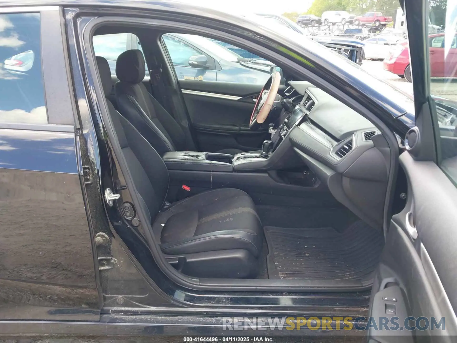 5 Photograph of a damaged car 2HGFC2F81KH548051 HONDA CIVIC 2019
