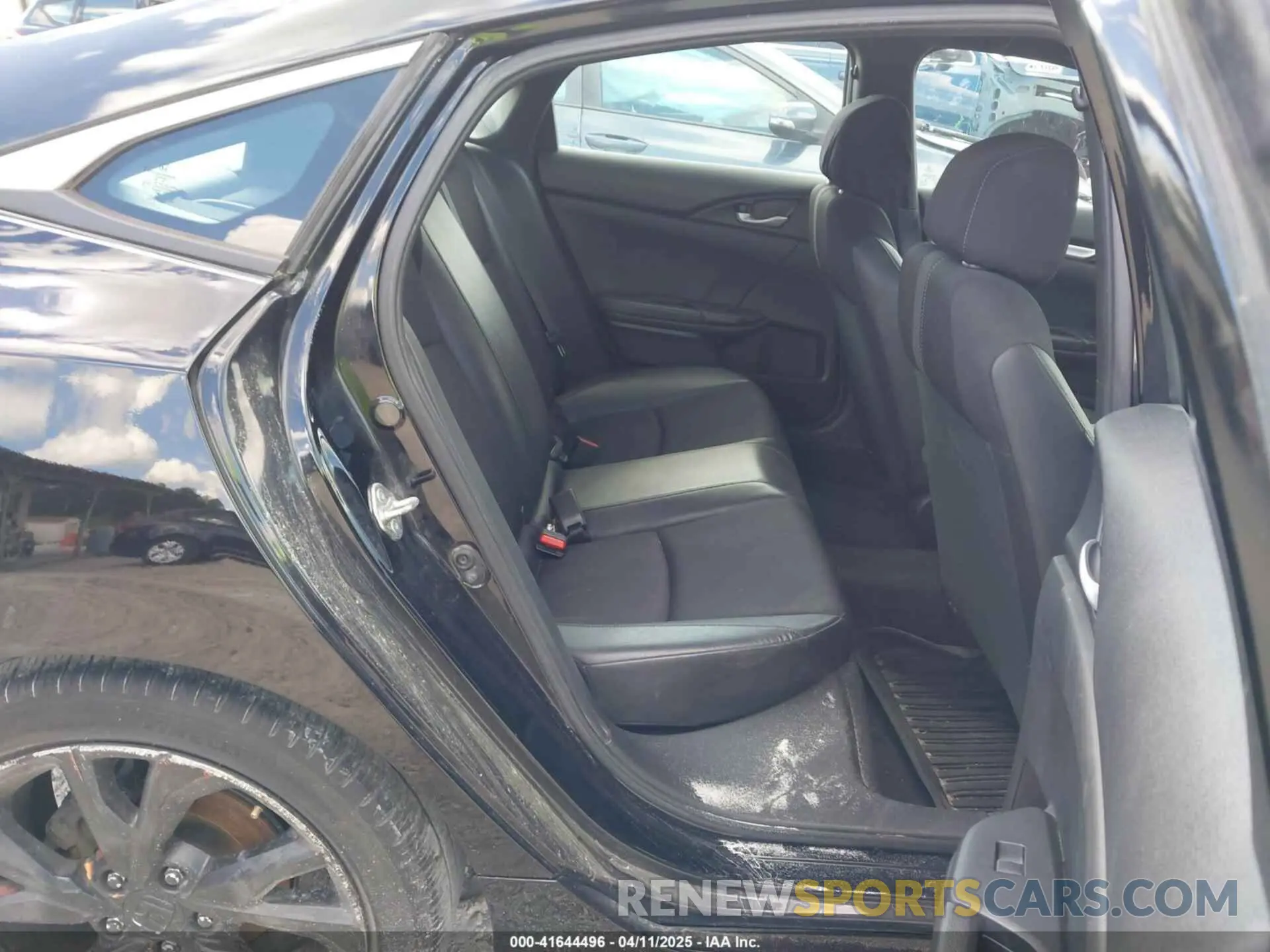 8 Photograph of a damaged car 2HGFC2F81KH548051 HONDA CIVIC 2019