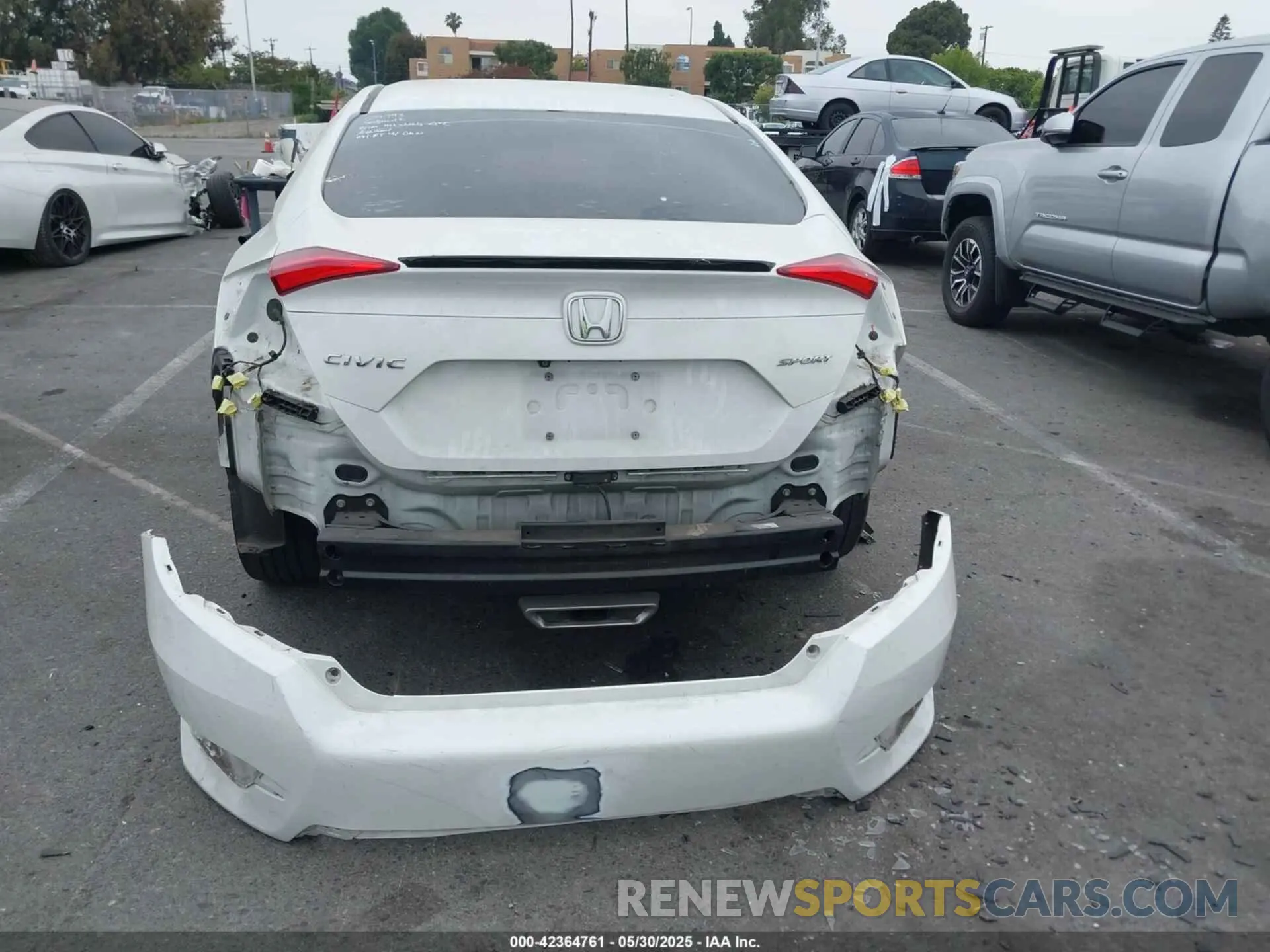 17 Photograph of a damaged car 2HGFC2F82KH539469 HONDA CIVIC 2019