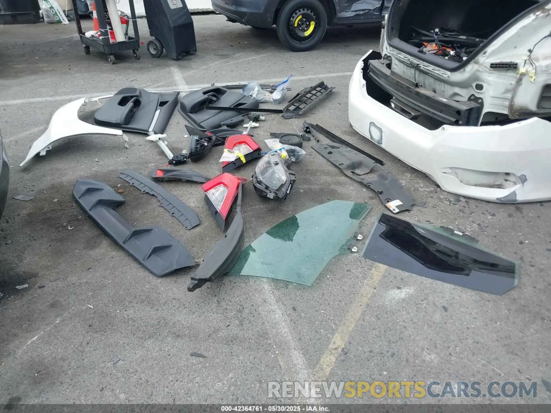 18 Photograph of a damaged car 2HGFC2F82KH539469 HONDA CIVIC 2019