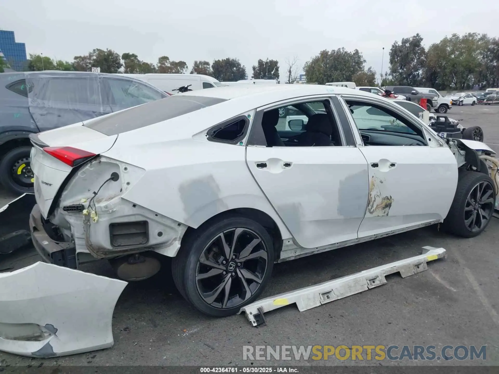 19 Photograph of a damaged car 2HGFC2F82KH539469 HONDA CIVIC 2019