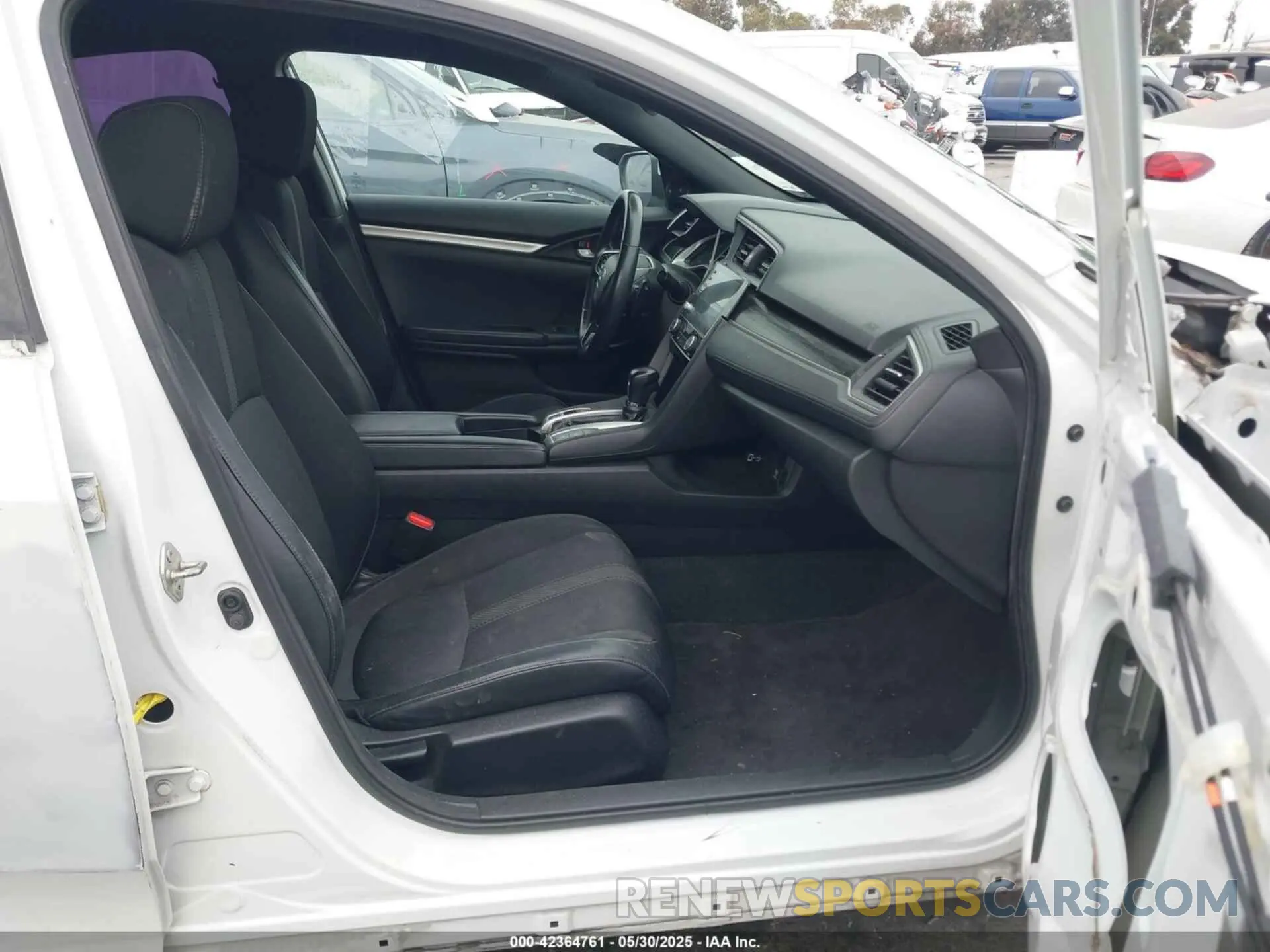 5 Photograph of a damaged car 2HGFC2F82KH539469 HONDA CIVIC 2019