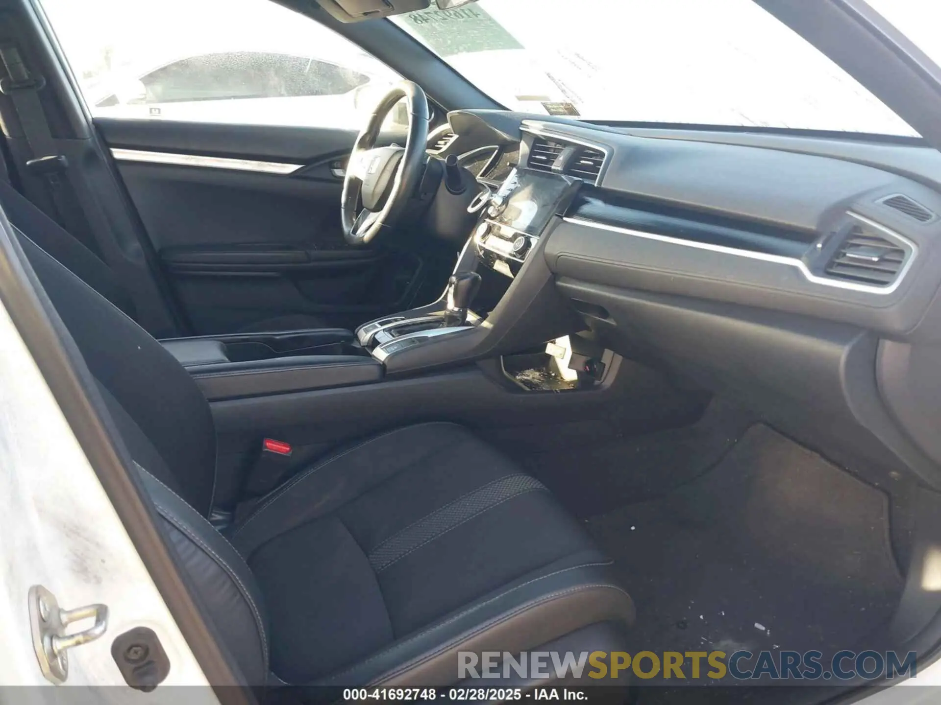 5 Photograph of a damaged car 2HGFC2F82KH601372 HONDA CIVIC 2019