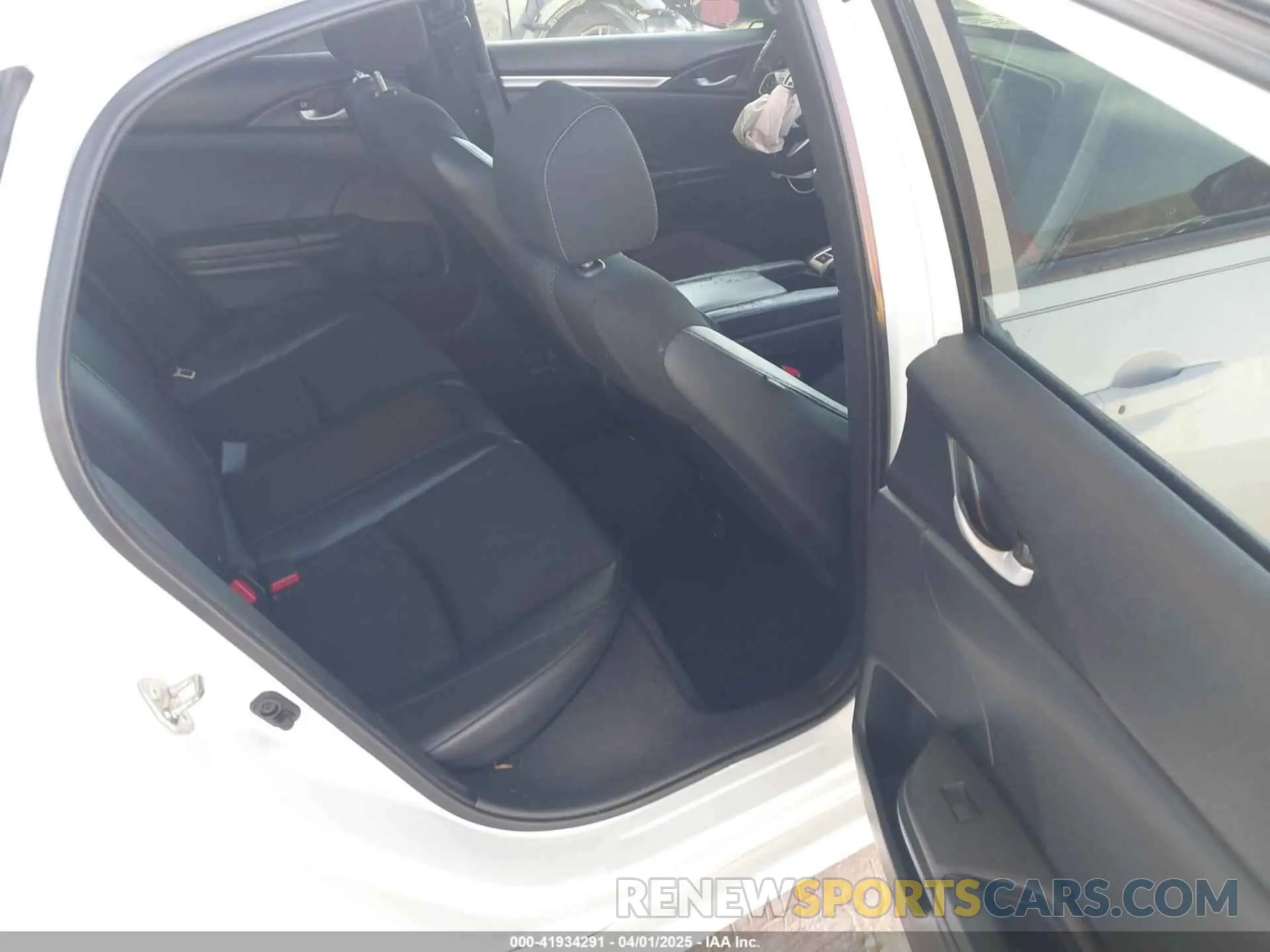 8 Photograph of a damaged car 2HGFC2F83KH509185 HONDA CIVIC 2019