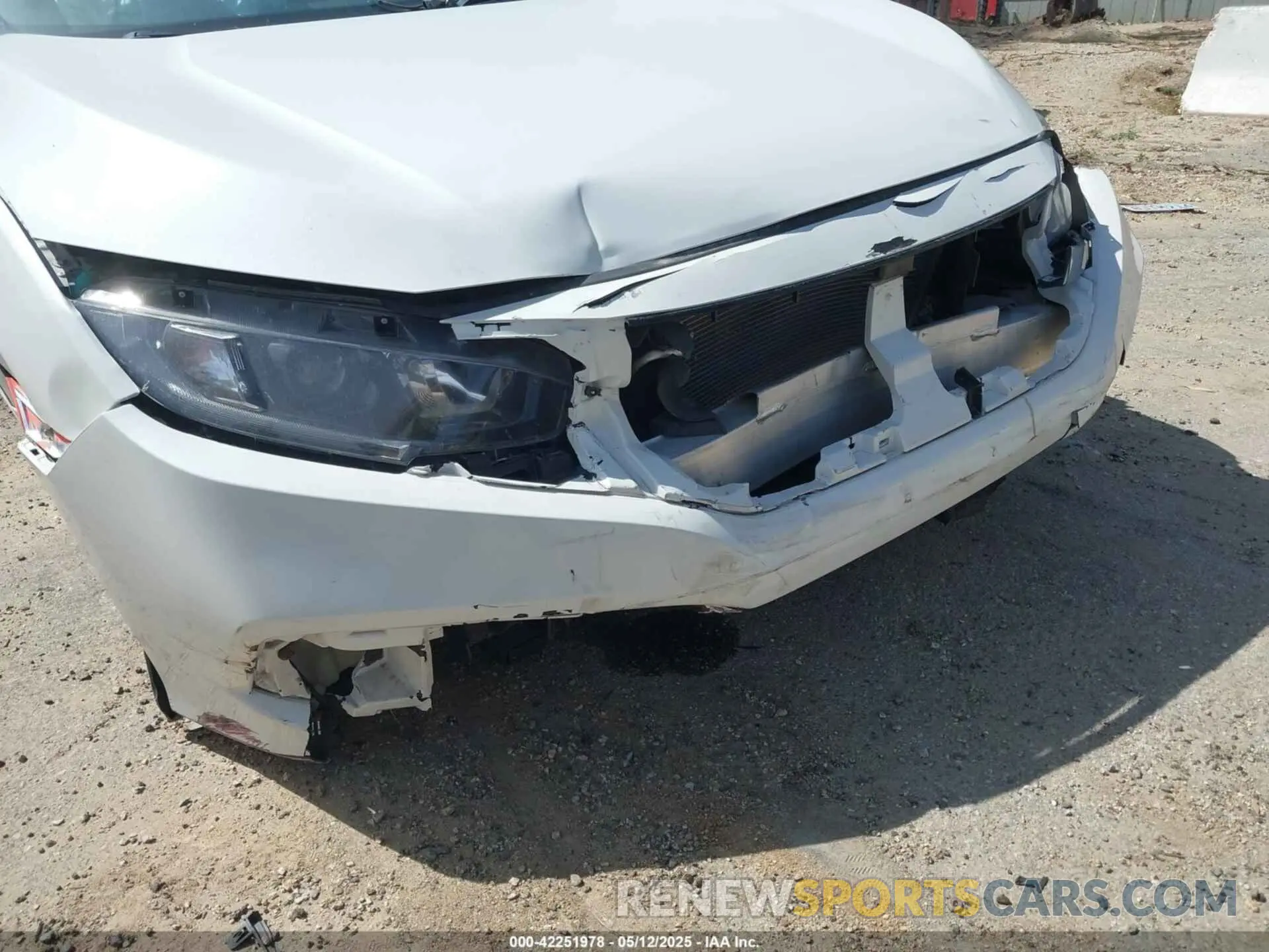 16 Photograph of a damaged car 2HGFC2F83KH543756 HONDA CIVIC 2019