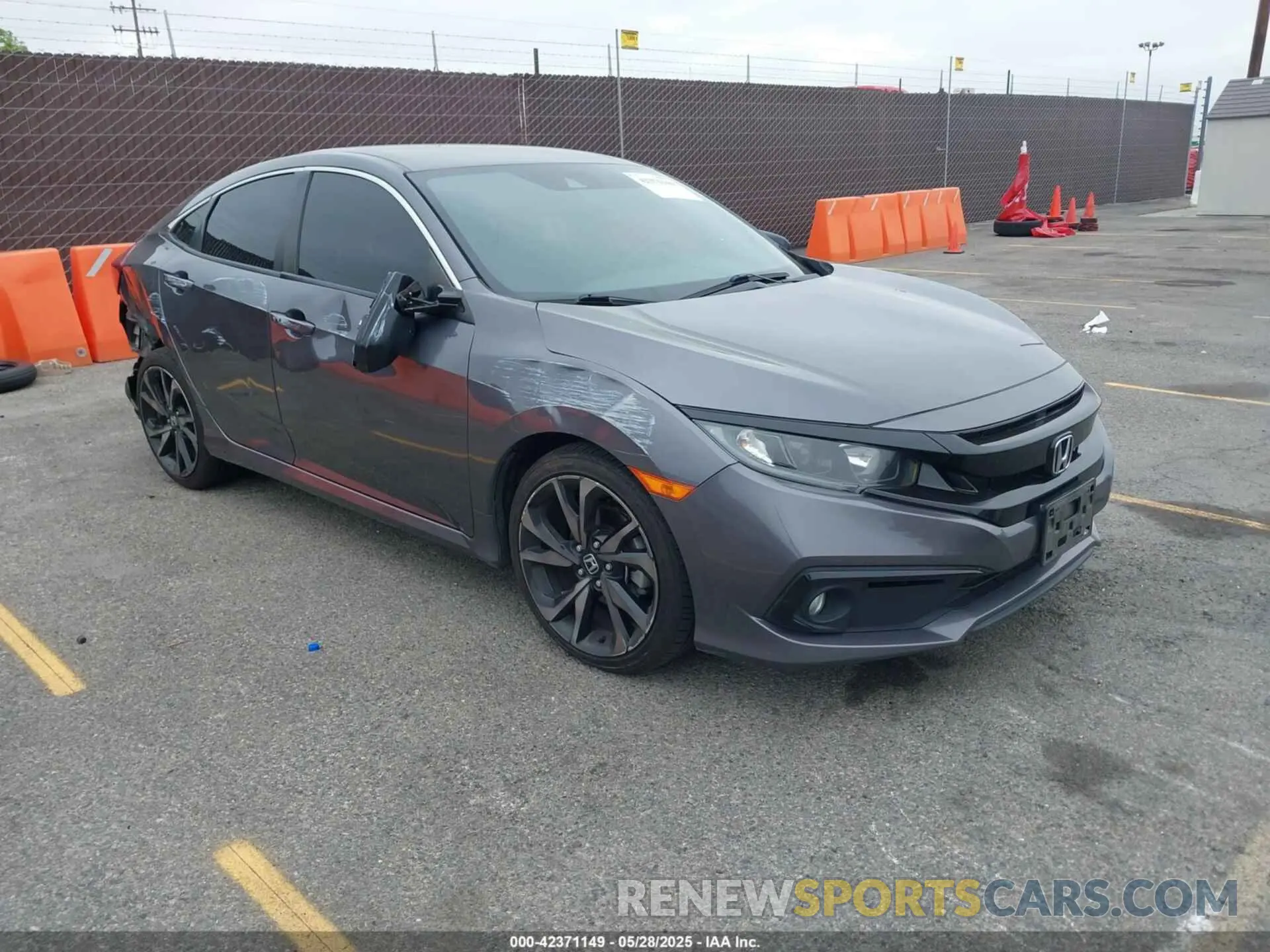 1 Photograph of a damaged car 2HGFC2F83KH584081 HONDA CIVIC 2019