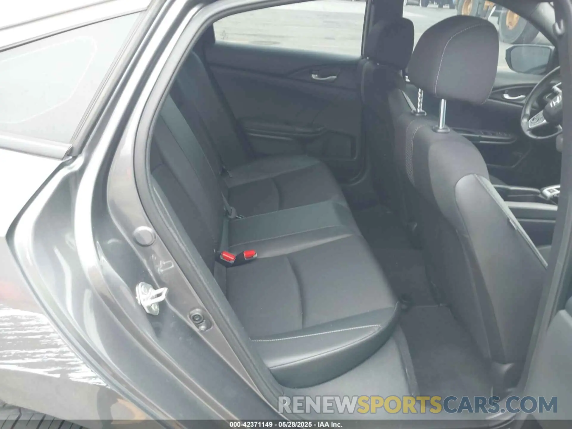 8 Photograph of a damaged car 2HGFC2F83KH584081 HONDA CIVIC 2019