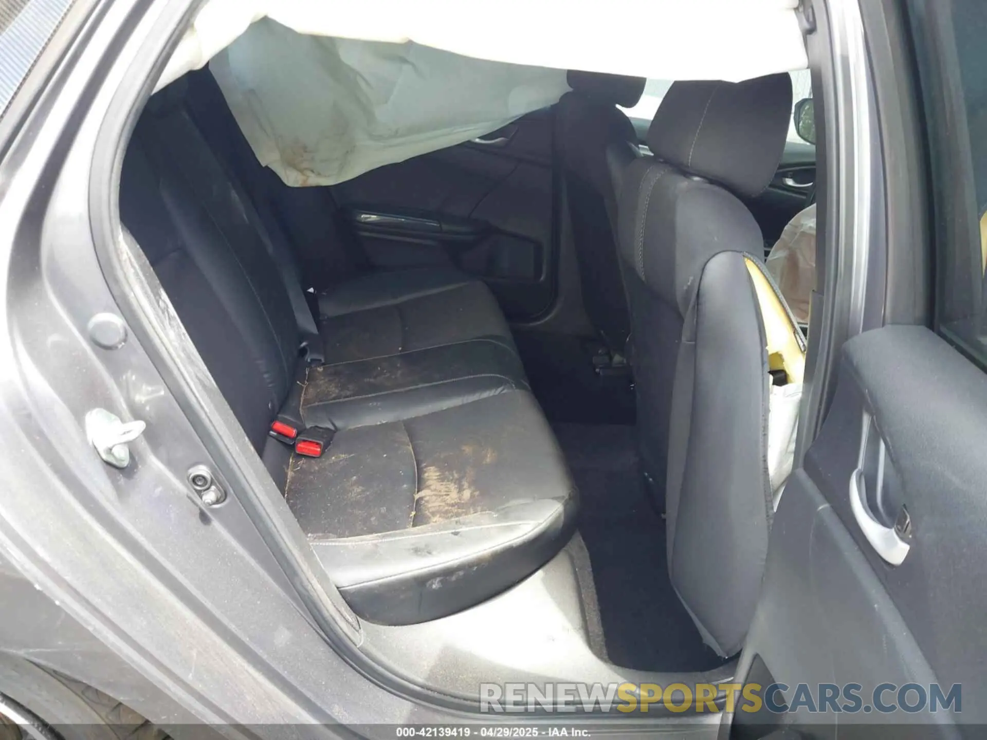 8 Photograph of a damaged car 2HGFC2F83KH590804 HONDA CIVIC 2019