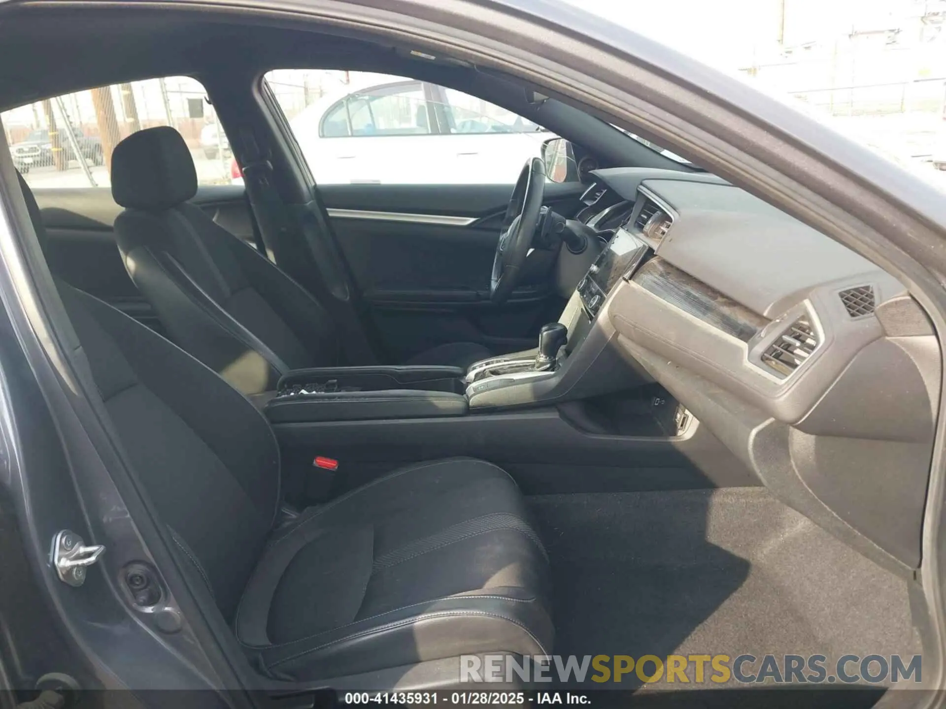 5 Photograph of a damaged car 2HGFC2F84KH530157 HONDA CIVIC 2019