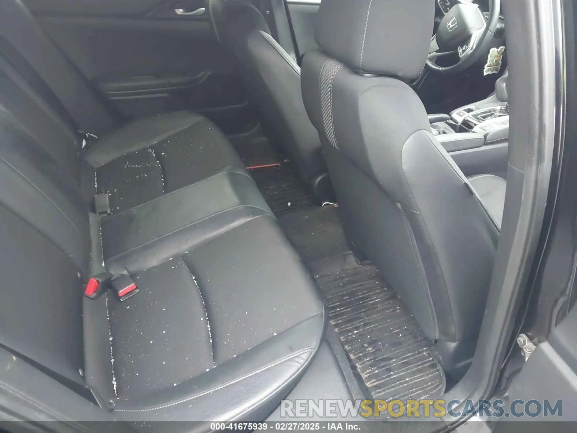 8 Photograph of a damaged car 2HGFC2F84KH590486 HONDA CIVIC 2019