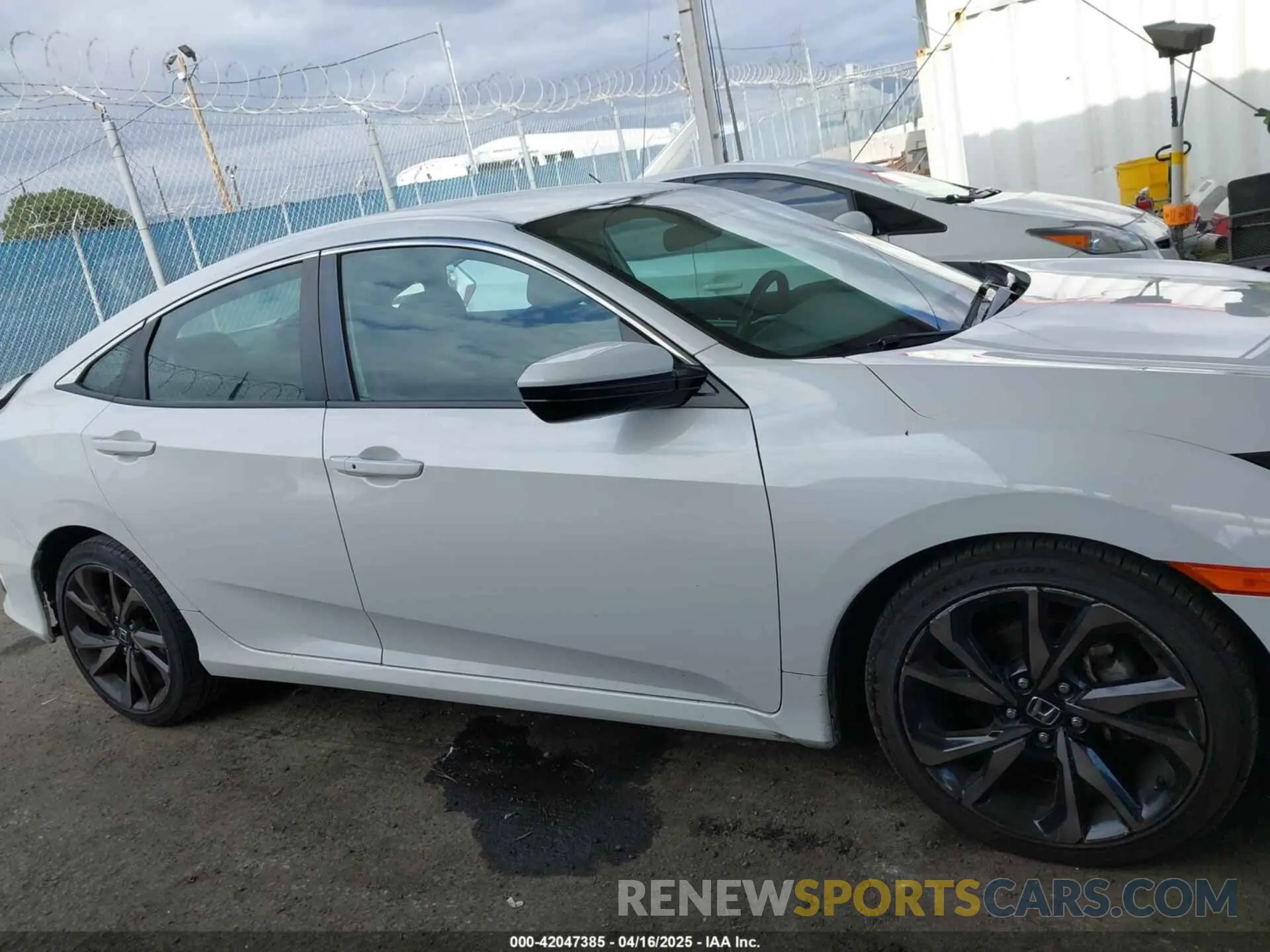 13 Photograph of a damaged car 2HGFC2F85KH539451 HONDA CIVIC 2019