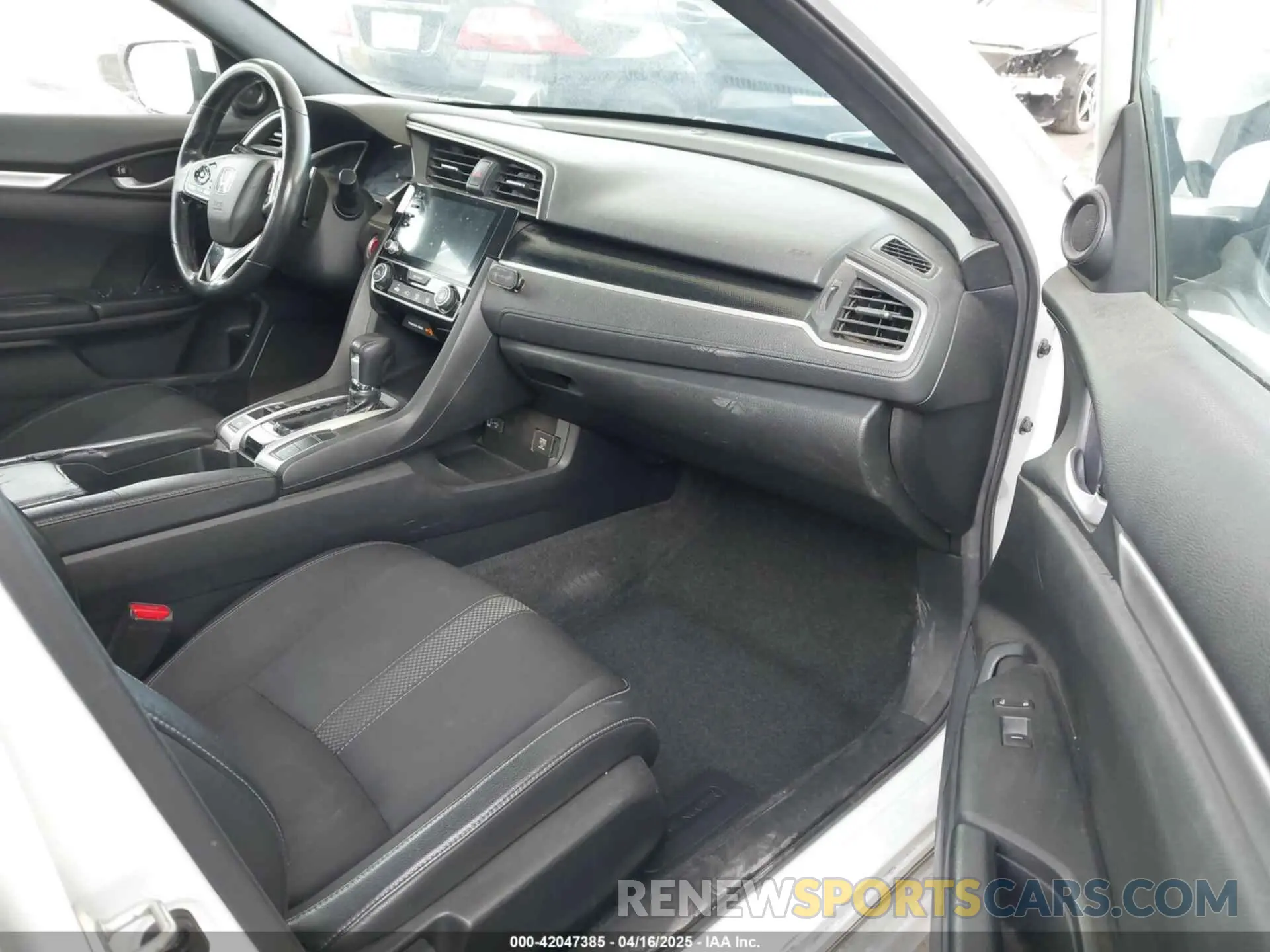 5 Photograph of a damaged car 2HGFC2F85KH539451 HONDA CIVIC 2019