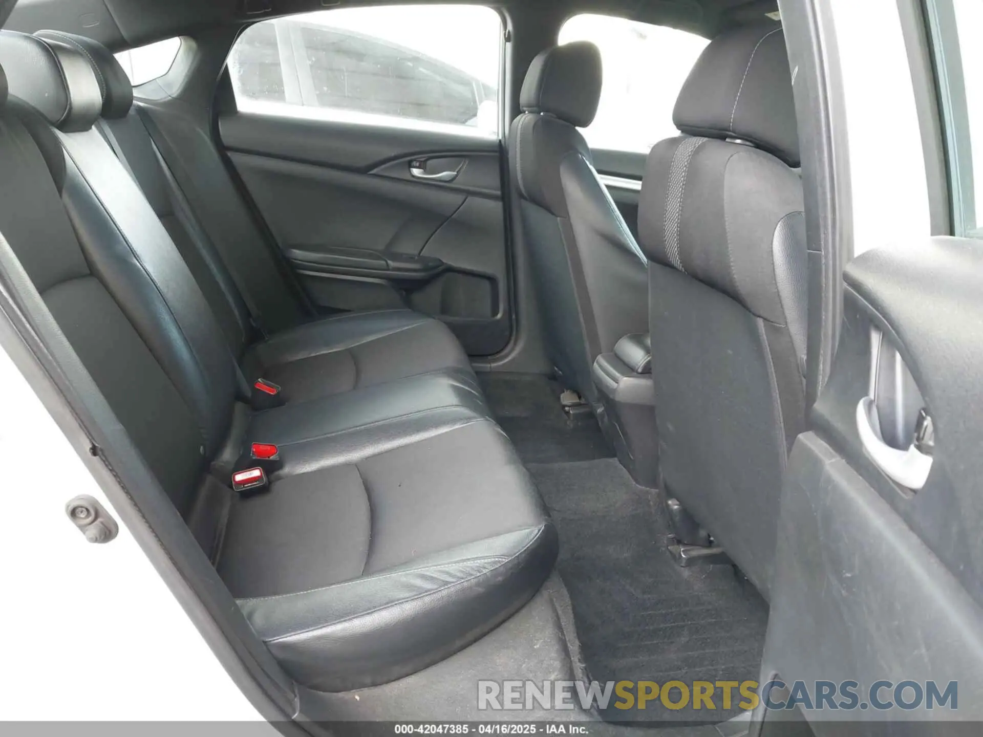 8 Photograph of a damaged car 2HGFC2F85KH539451 HONDA CIVIC 2019