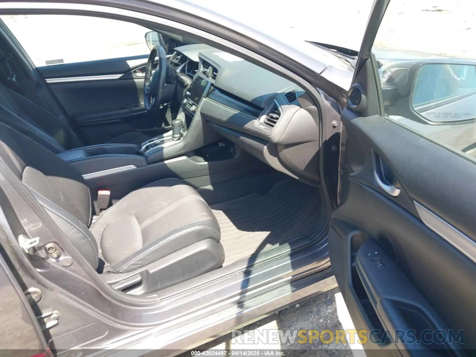 5 Photograph of a damaged car 2HGFC2F85KH576547 HONDA CIVIC 2019