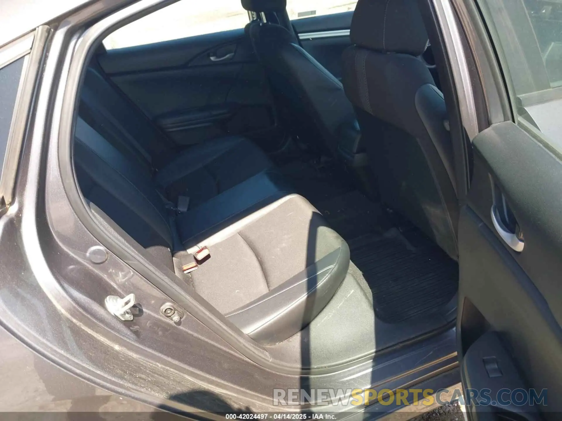8 Photograph of a damaged car 2HGFC2F85KH576547 HONDA CIVIC 2019
