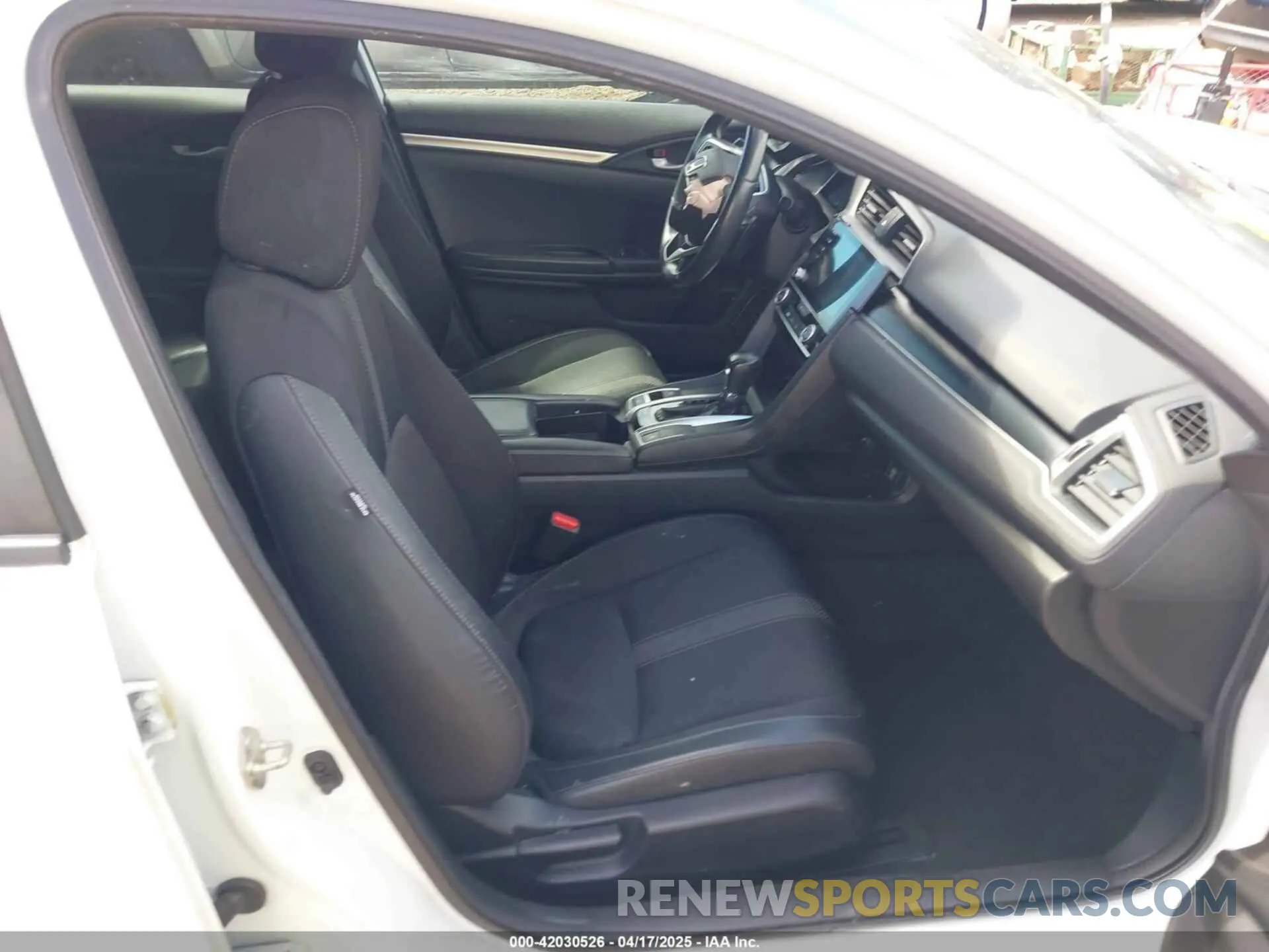 5 Photograph of a damaged car 2HGFC2F85KH600037 HONDA CIVIC 2019