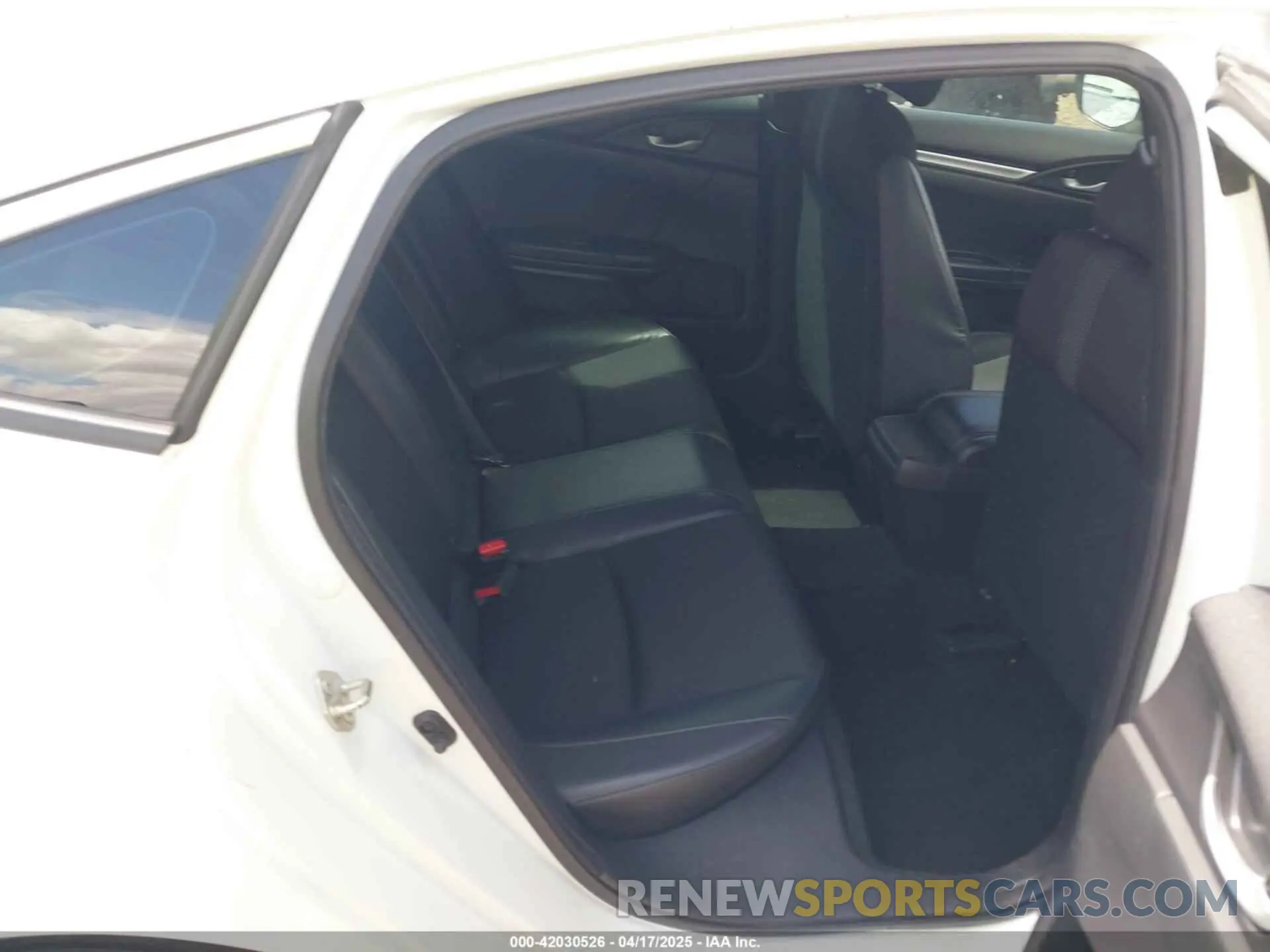 8 Photograph of a damaged car 2HGFC2F85KH600037 HONDA CIVIC 2019
