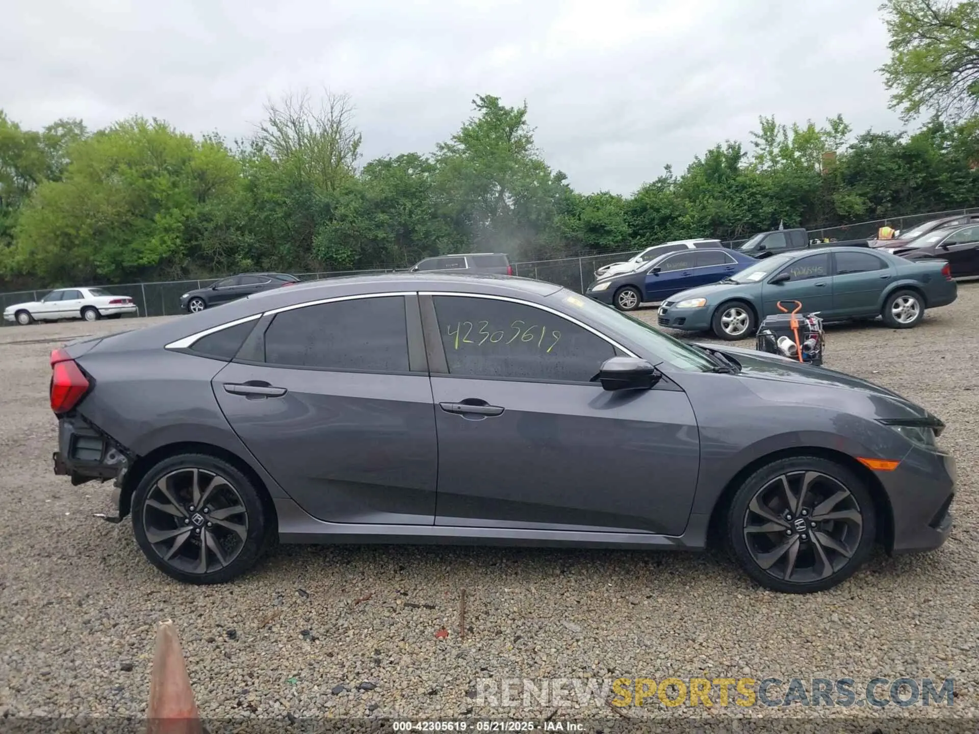13 Photograph of a damaged car 2HGFC2F86KH517880 HONDA CIVIC 2019