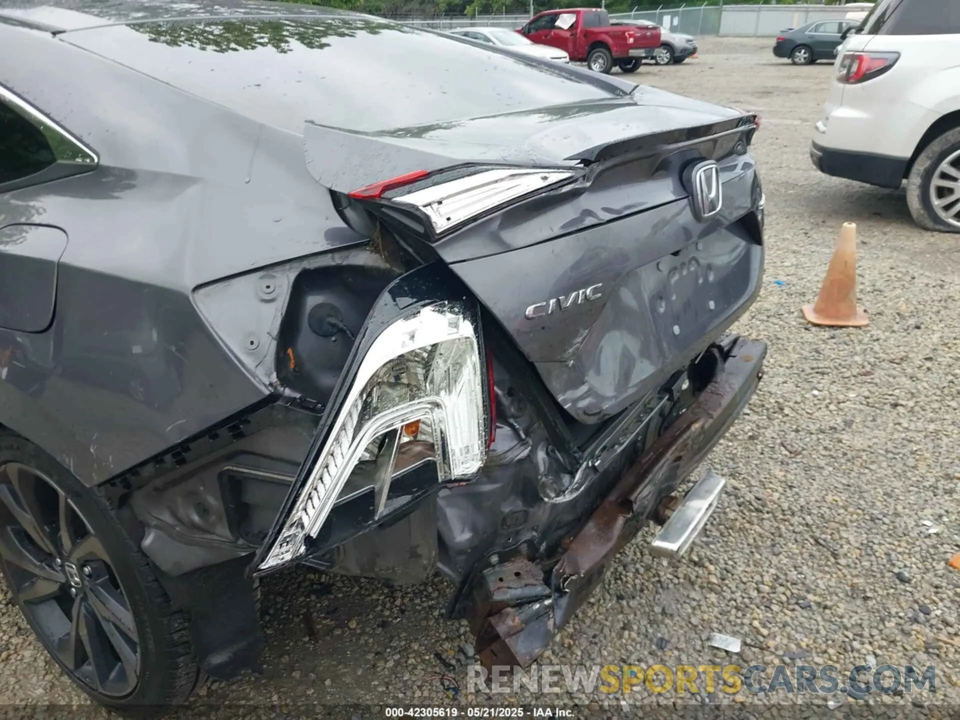 17 Photograph of a damaged car 2HGFC2F86KH517880 HONDA CIVIC 2019