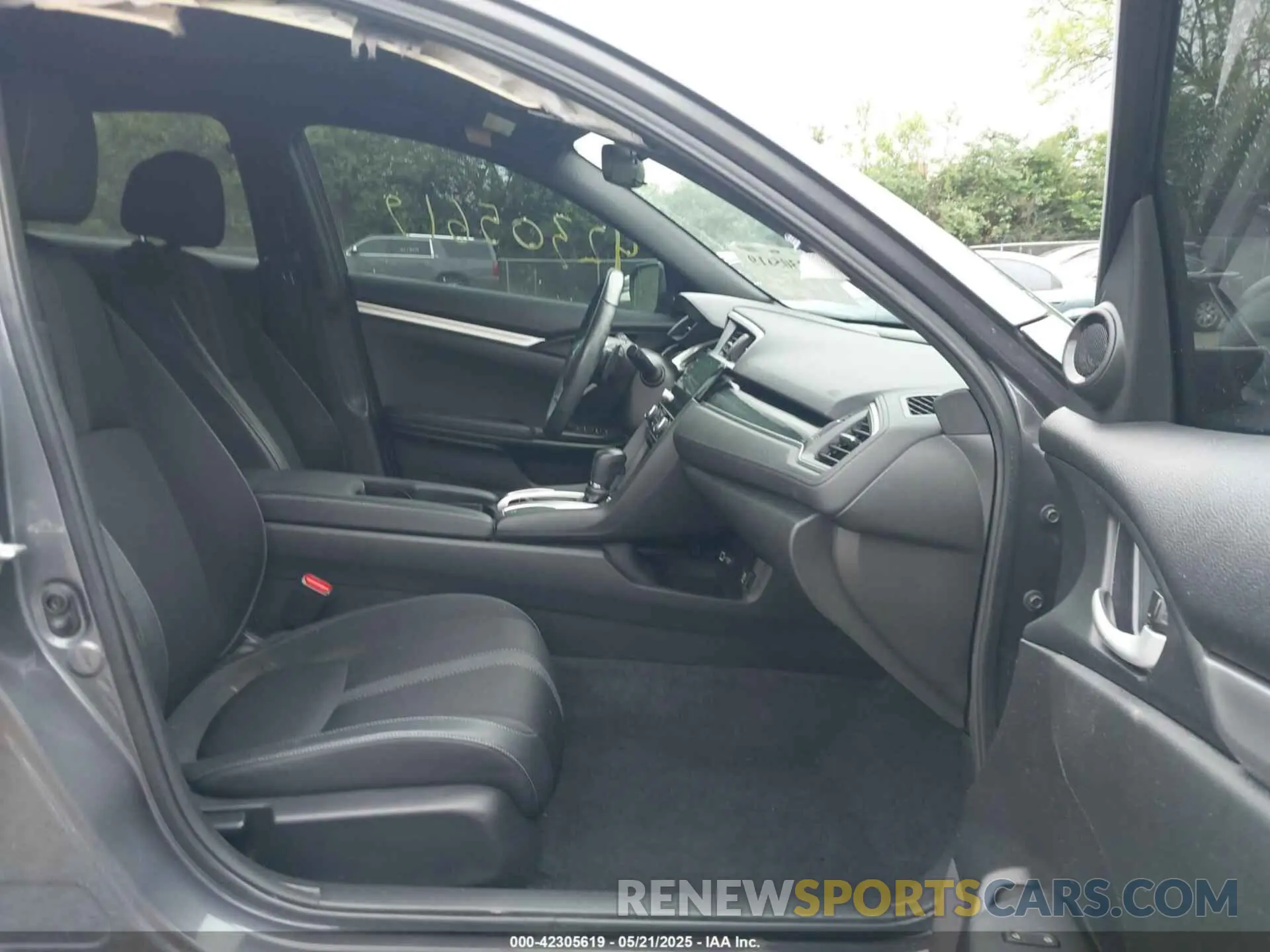5 Photograph of a damaged car 2HGFC2F86KH517880 HONDA CIVIC 2019