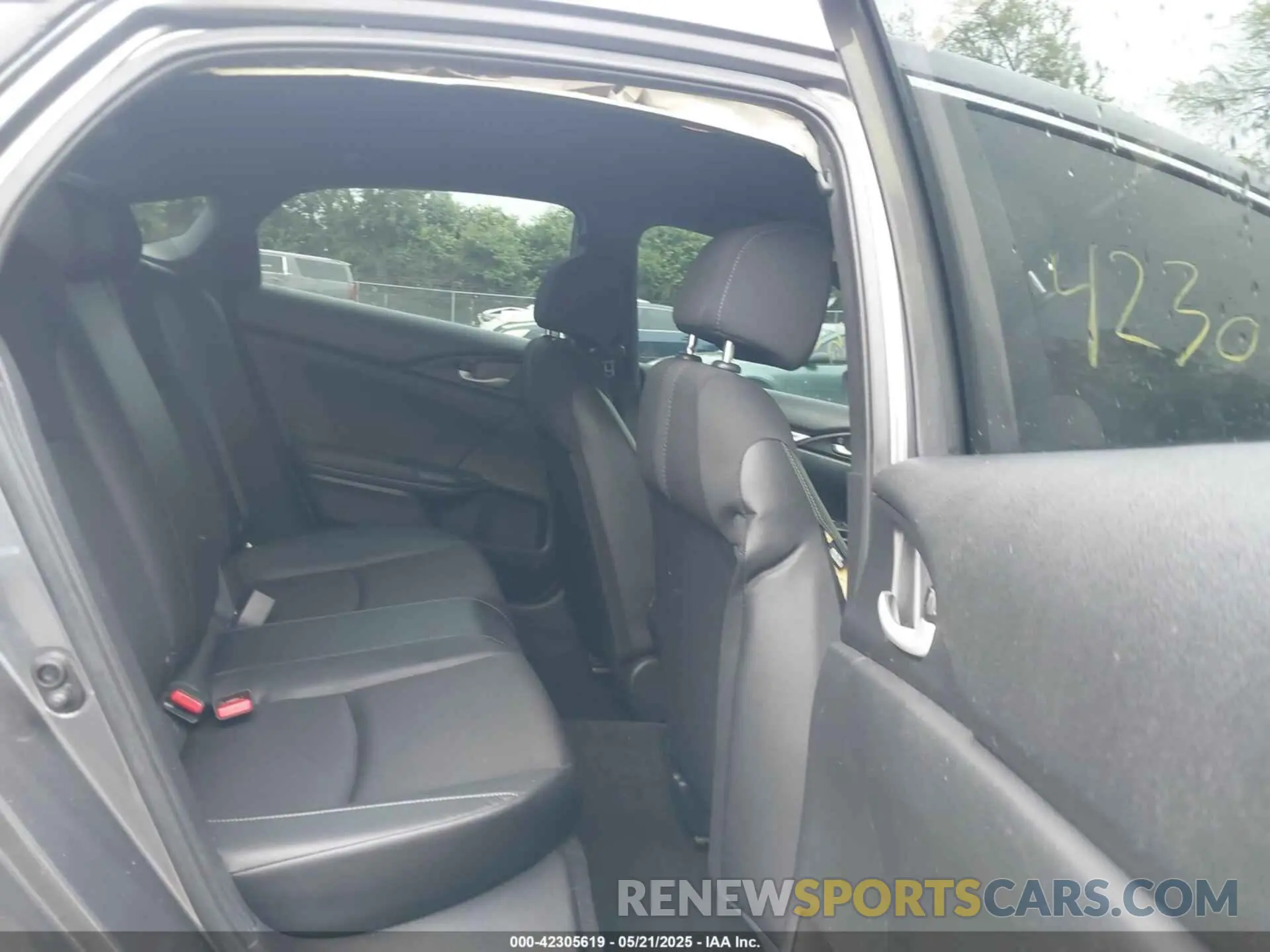 8 Photograph of a damaged car 2HGFC2F86KH517880 HONDA CIVIC 2019