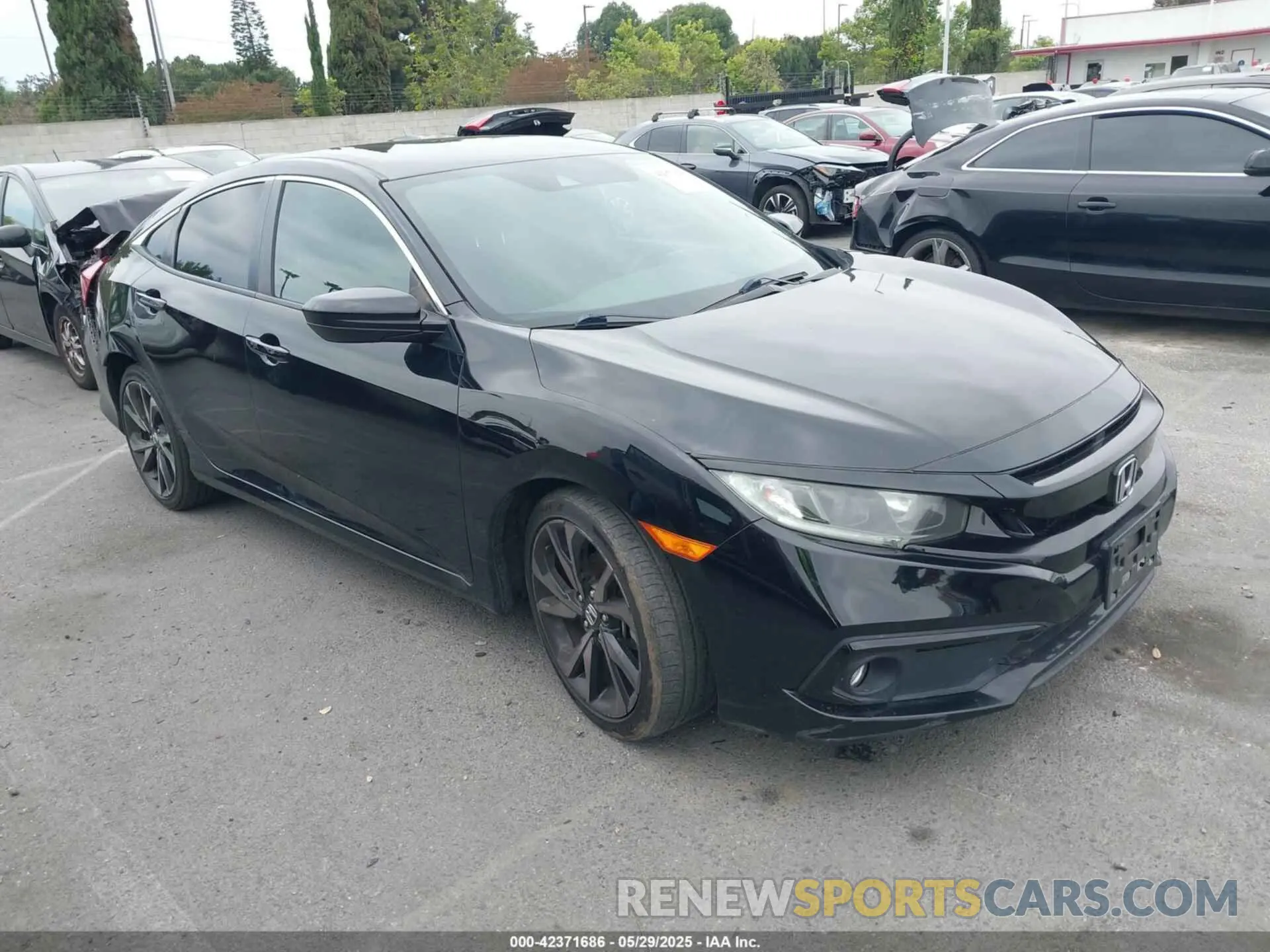 1 Photograph of a damaged car 2HGFC2F86KH551835 HONDA CIVIC 2019