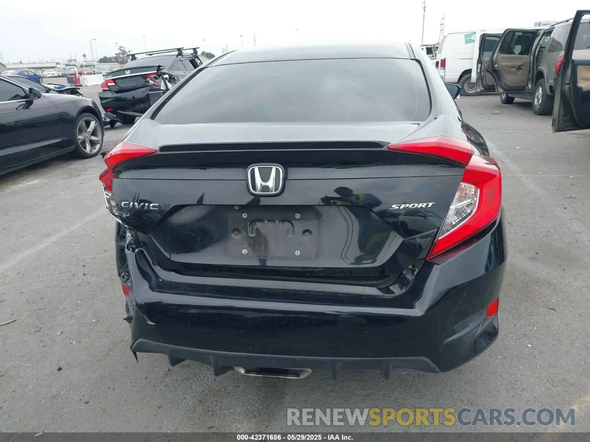 16 Photograph of a damaged car 2HGFC2F86KH551835 HONDA CIVIC 2019