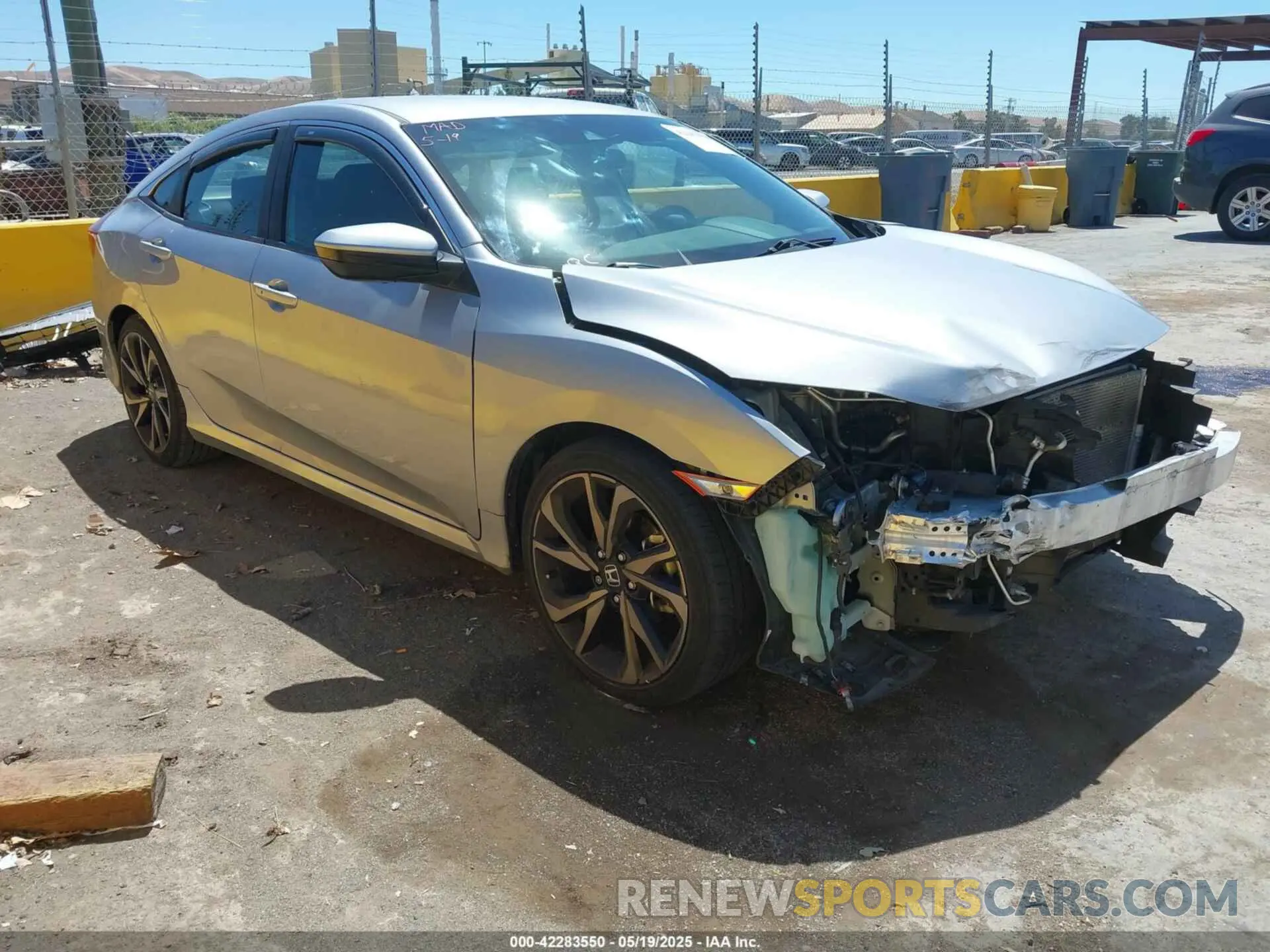 1 Photograph of a damaged car 2HGFC2F86KH605828 HONDA CIVIC 2019