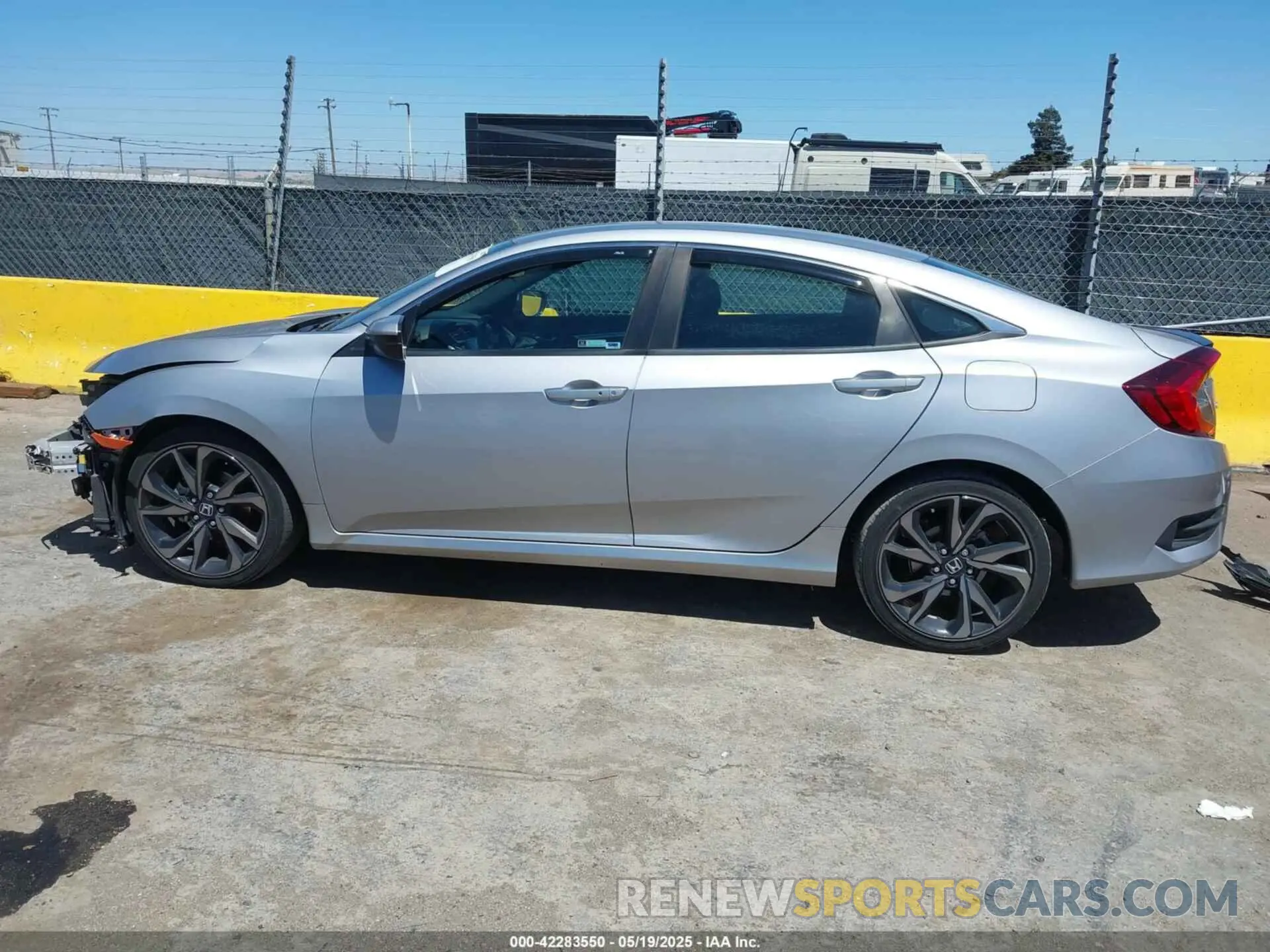 15 Photograph of a damaged car 2HGFC2F86KH605828 HONDA CIVIC 2019