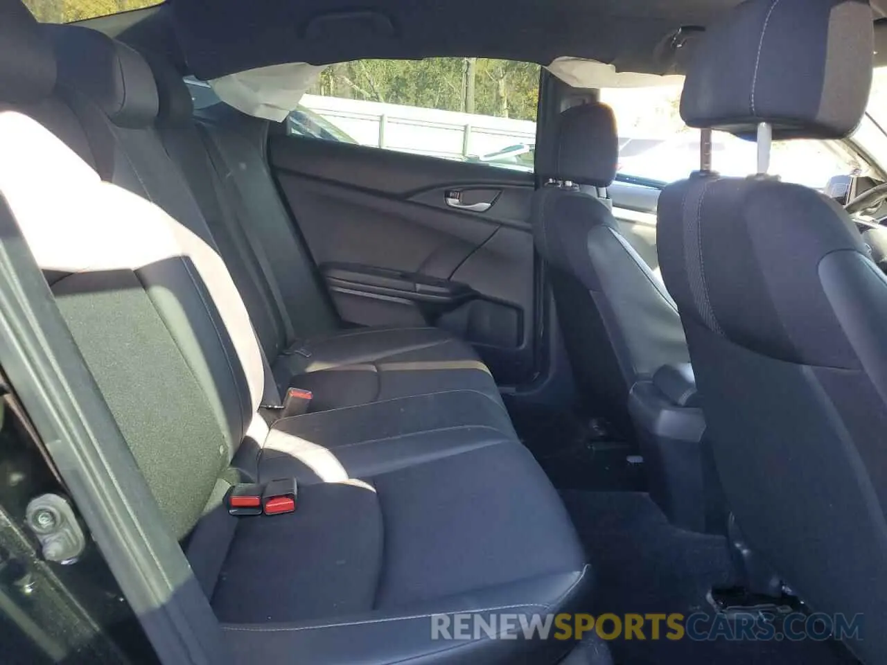 10 Photograph of a damaged car 2HGFC2F87KH561581 HONDA CIVIC 2019