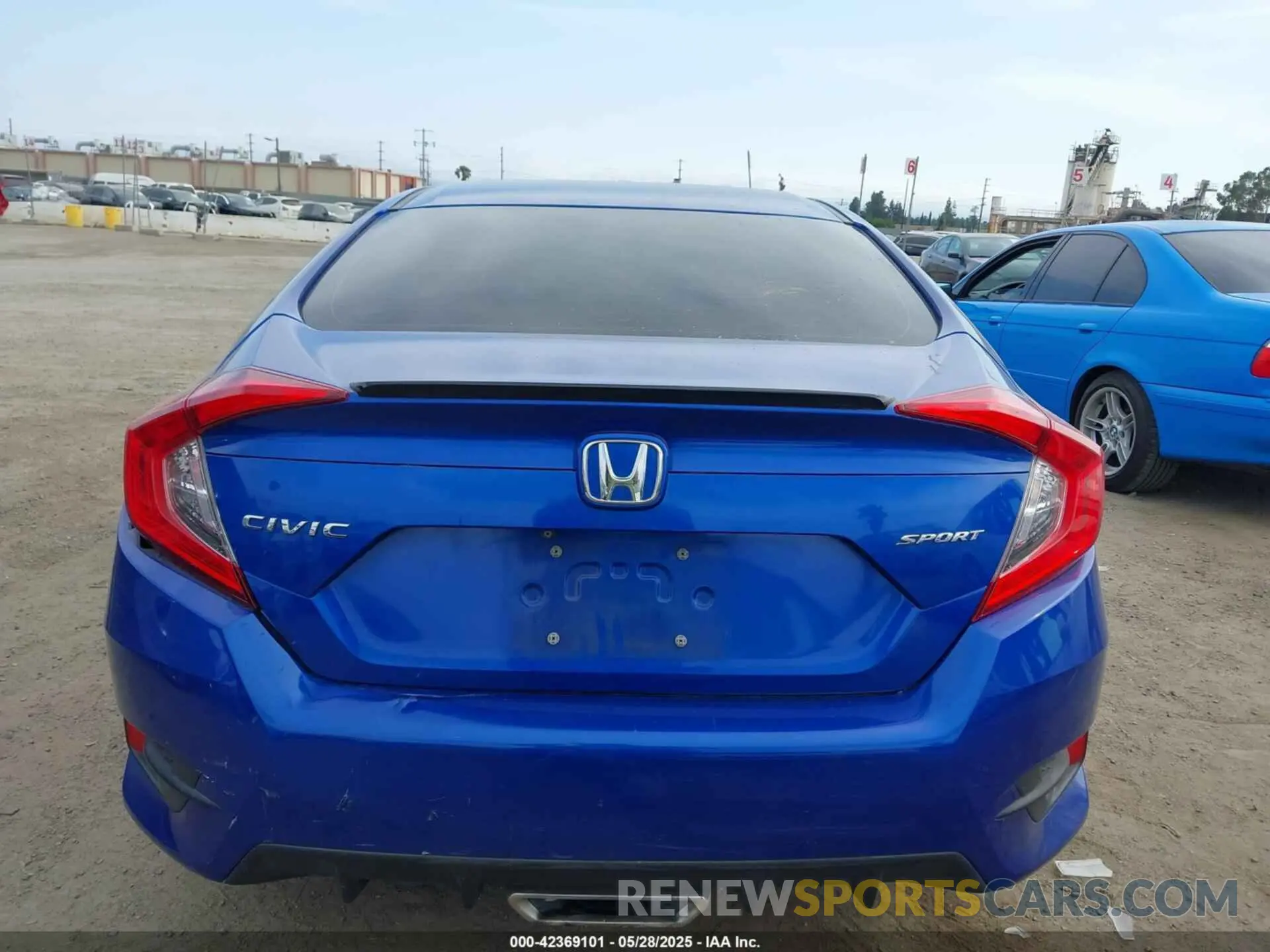 16 Photograph of a damaged car 2HGFC2F88KH504077 HONDA CIVIC 2019