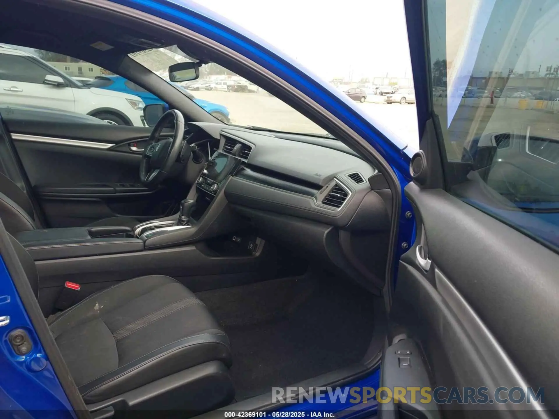 5 Photograph of a damaged car 2HGFC2F88KH504077 HONDA CIVIC 2019