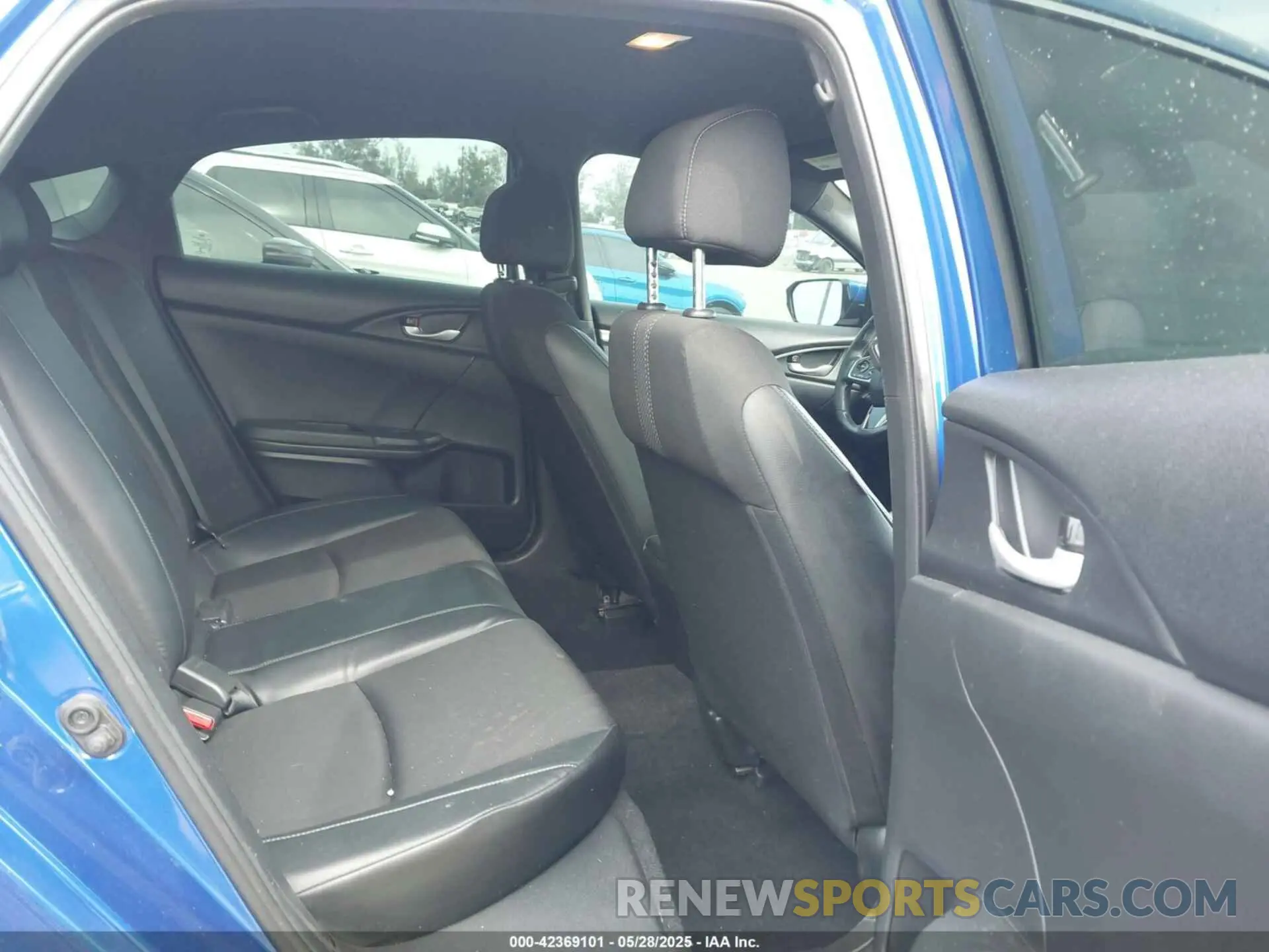 8 Photograph of a damaged car 2HGFC2F88KH504077 HONDA CIVIC 2019